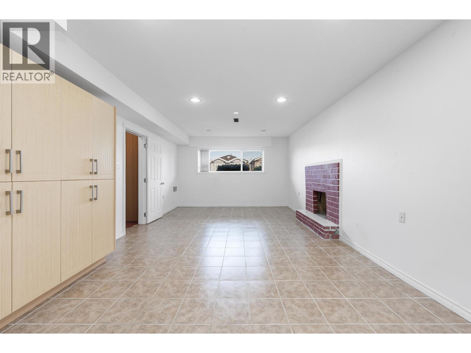 3220 East 19th Avenue Property Photo 3