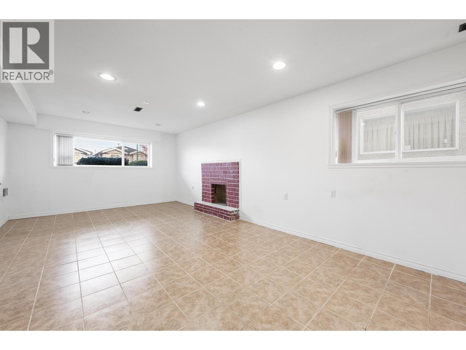 3220 East 19th Avenue Property Photo 4