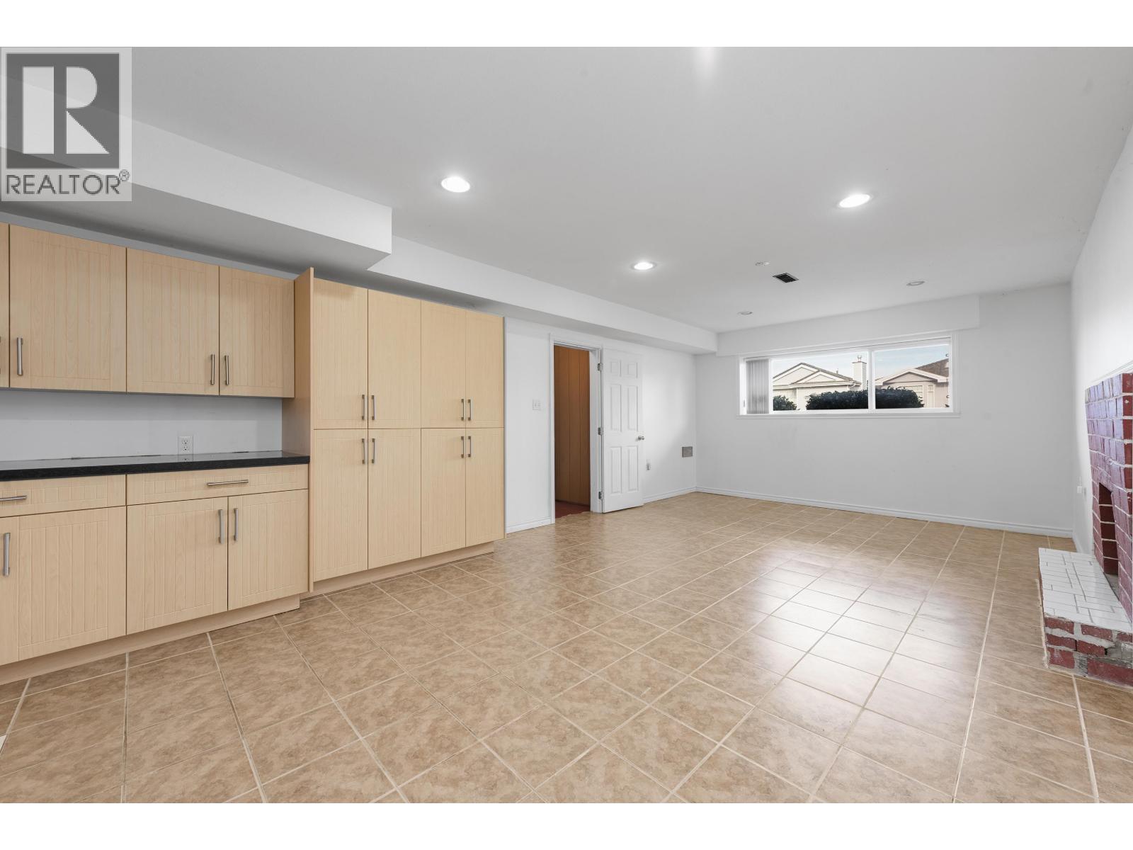 3220 East 19th Avenue Property Photo 5