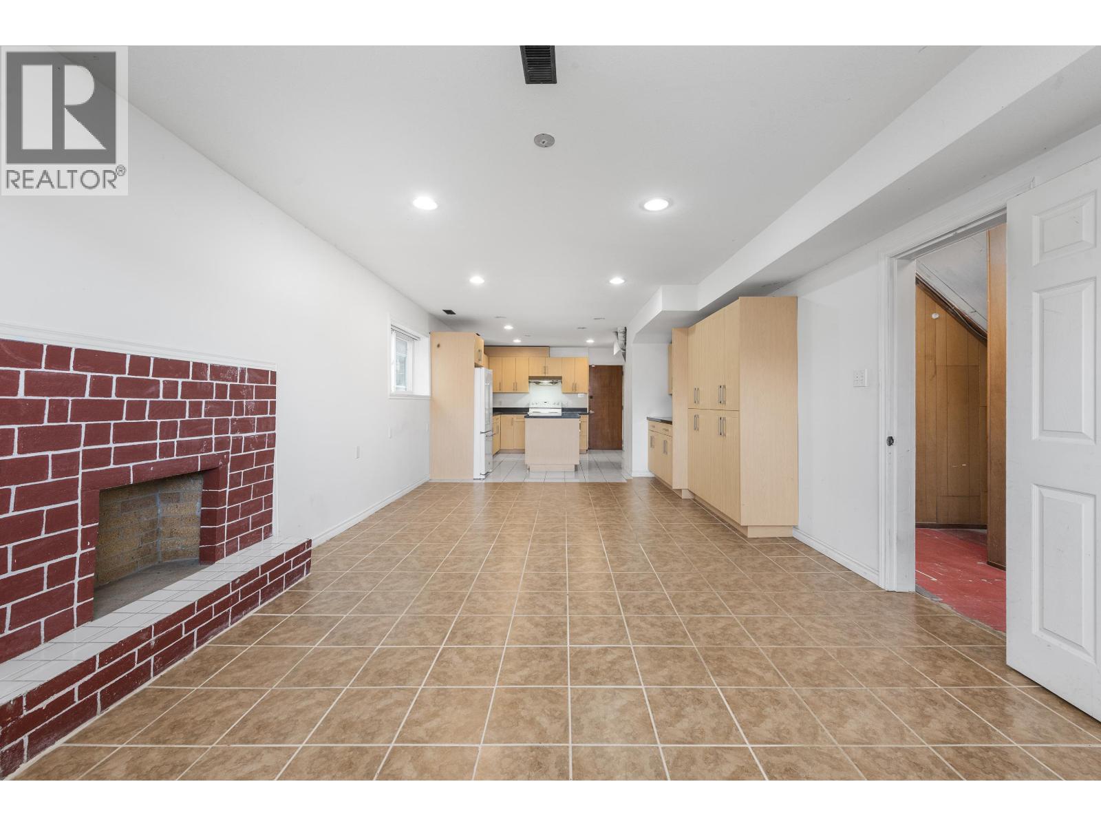 3220 East 19th Avenue Property Photo 6