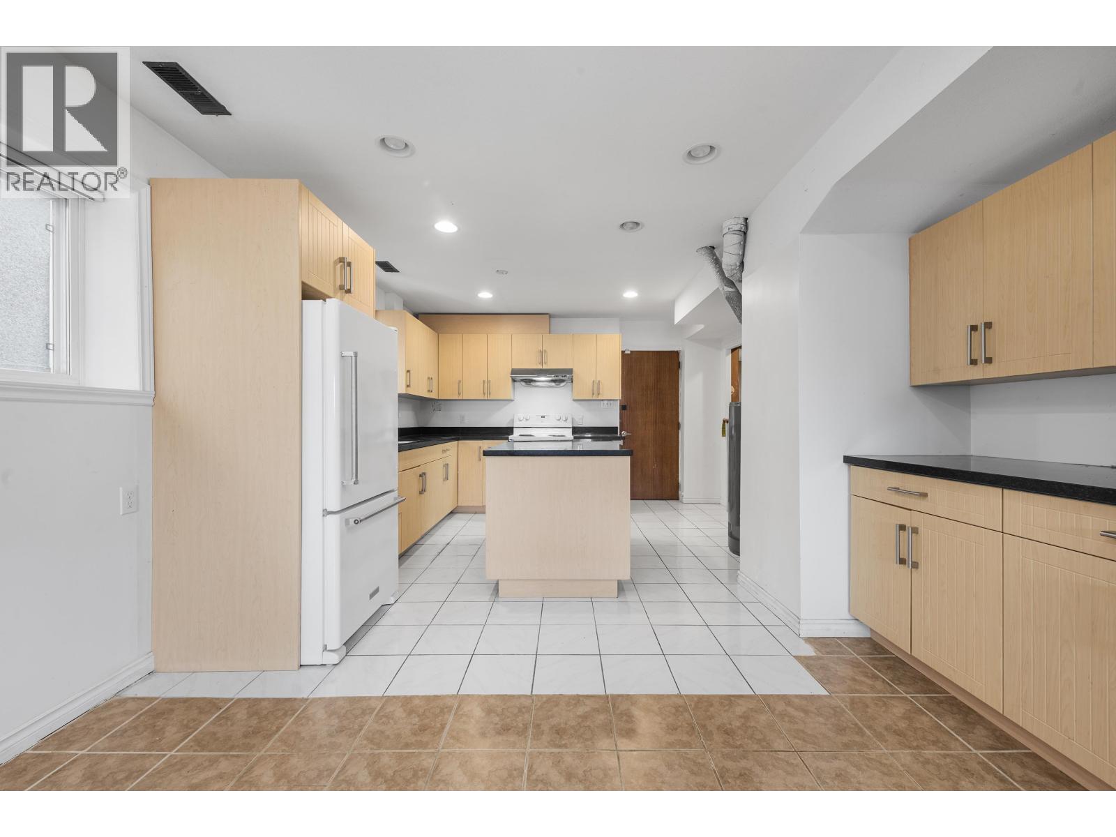 3220 East 19th Avenue Property Photo 7