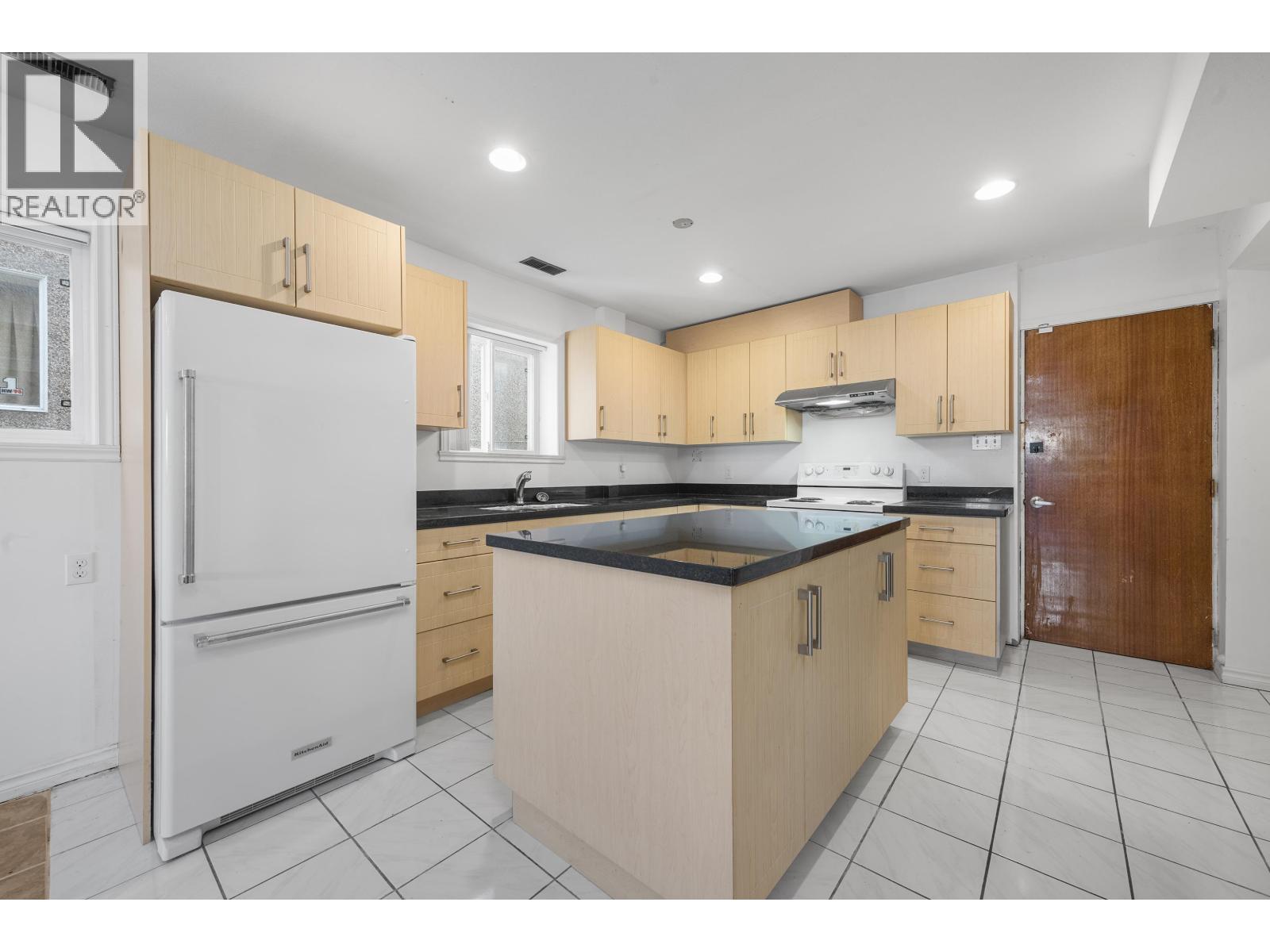 3220 East 19th Avenue Property Photo 8