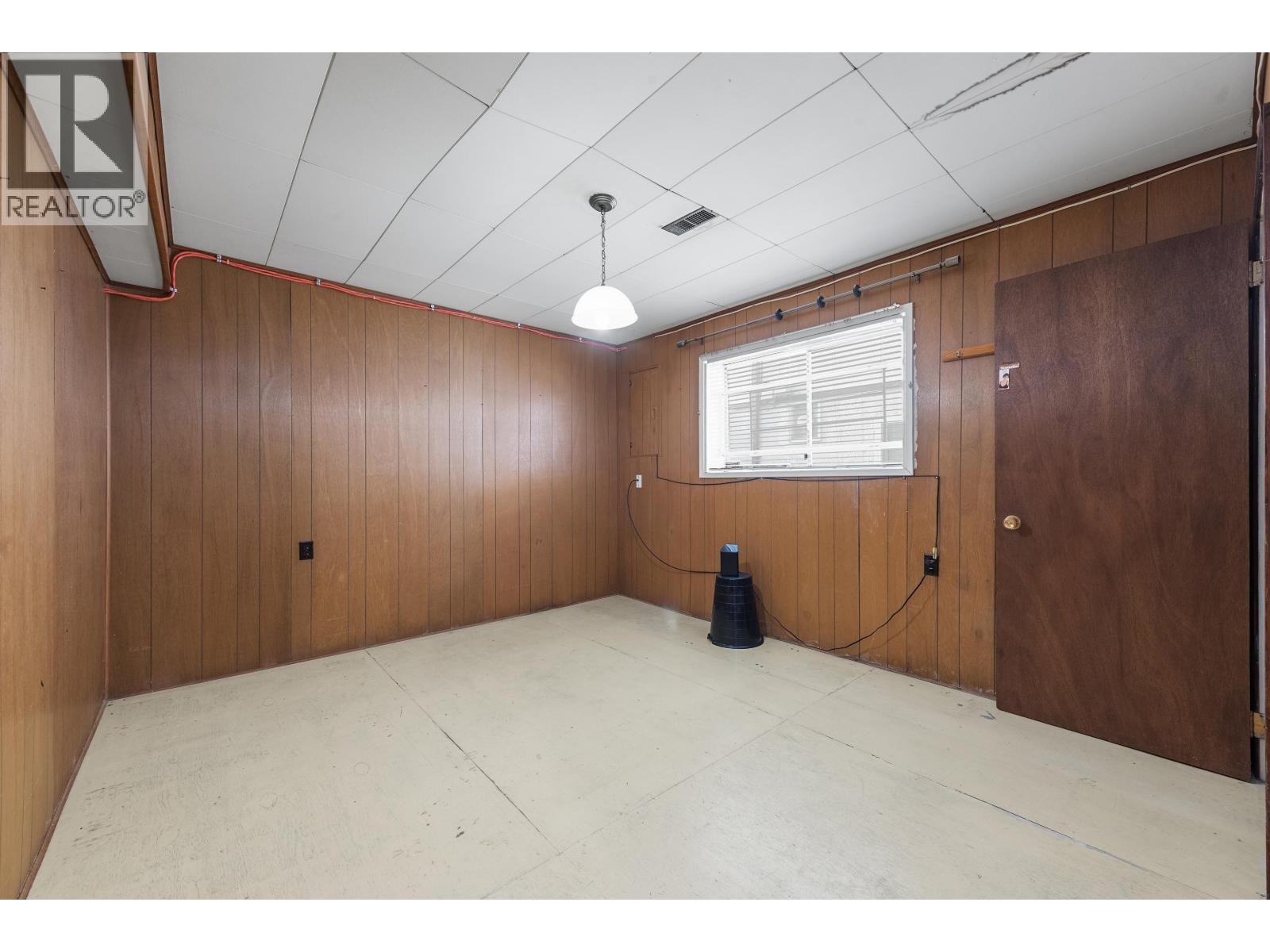 3220 East 19th Avenue Property Photo 10