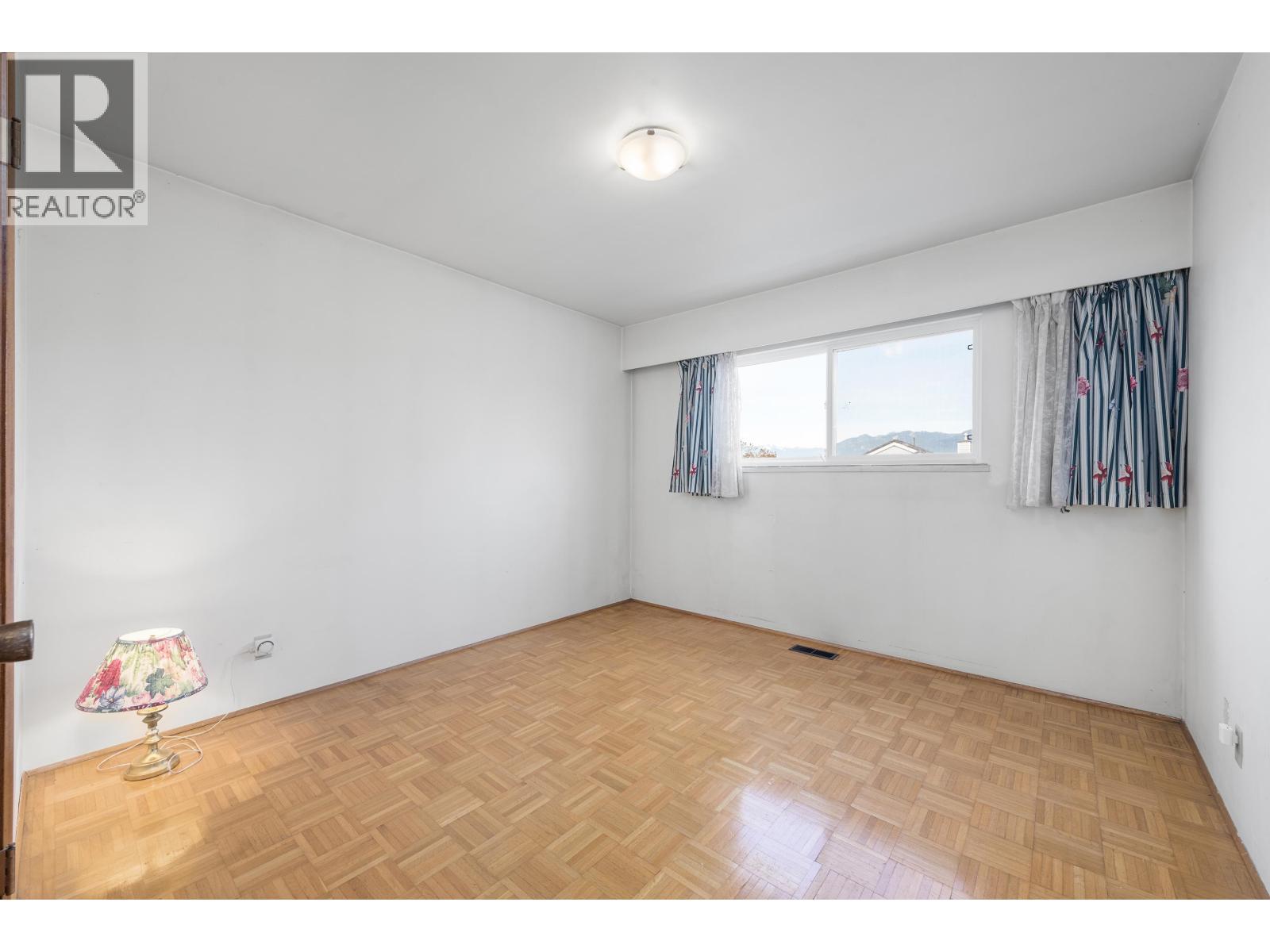 3220 East 19th Avenue Property Photo 15