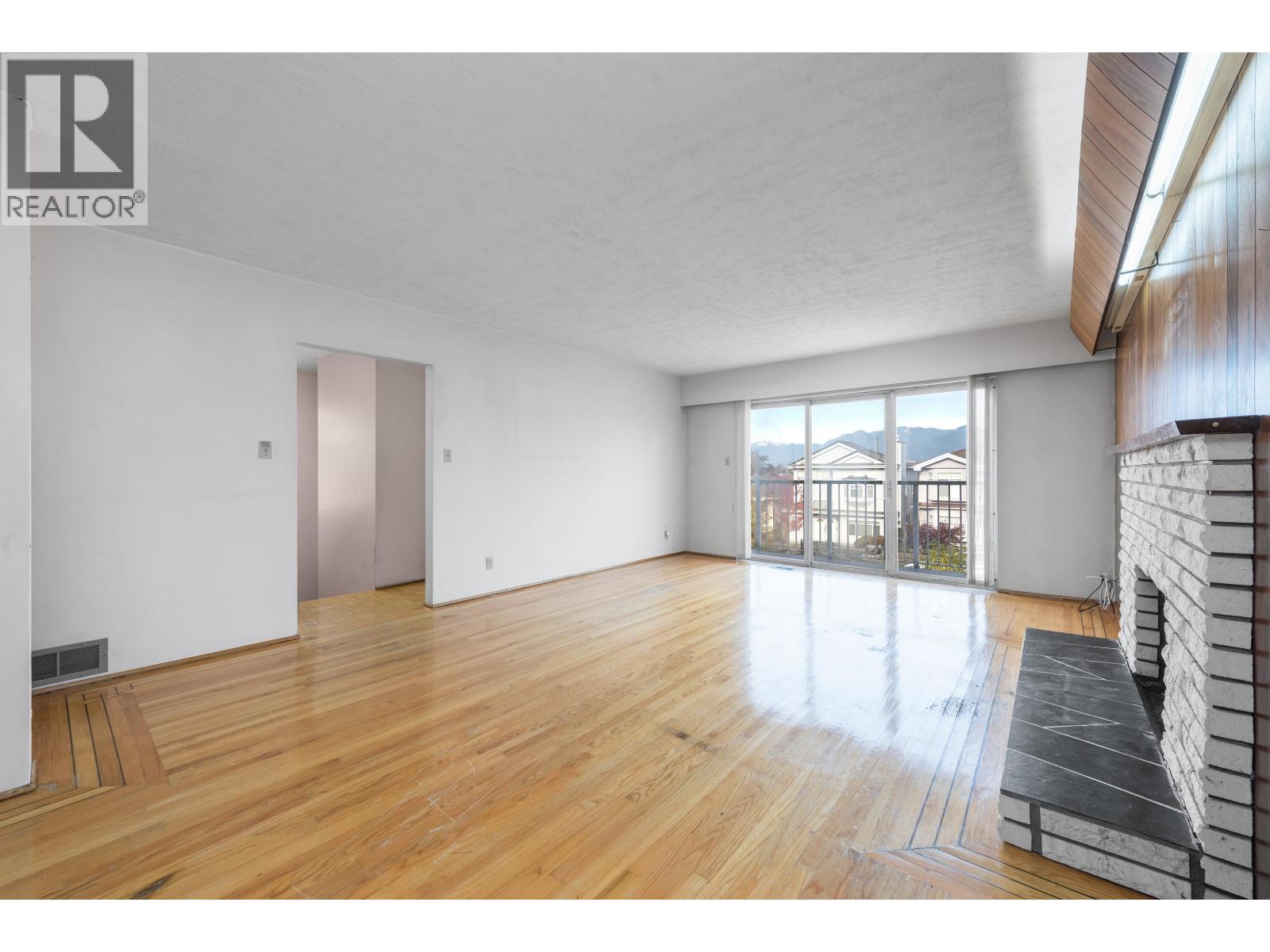 3220 East 19th Avenue Property Photo 18