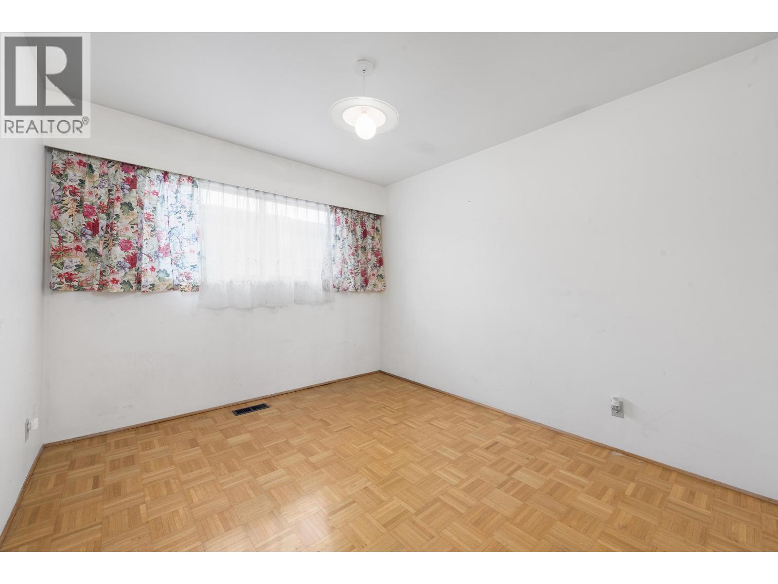 3220 East 19th Avenue Property Photo 23