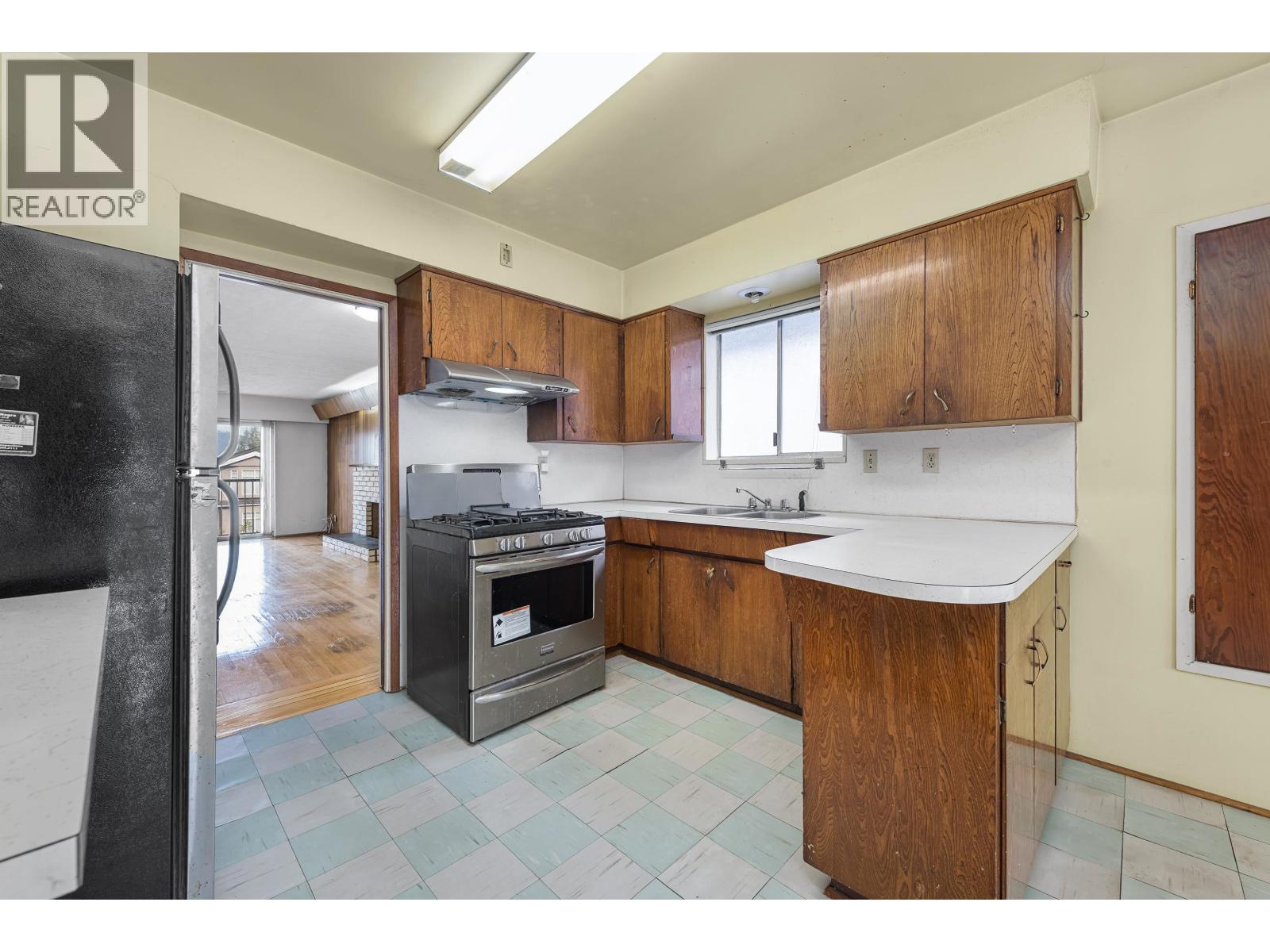 3220 East 19th Avenue Property Photo 30