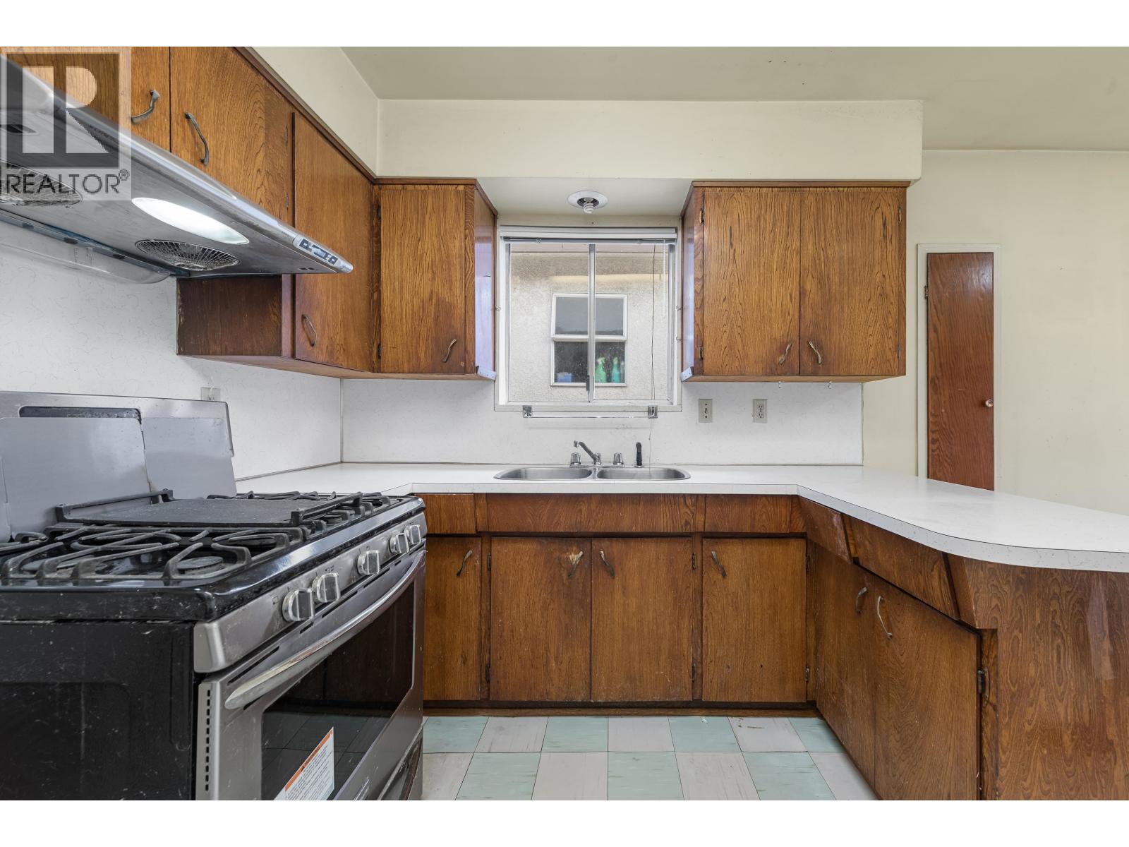 3220 East 19th Avenue Property Photo 31