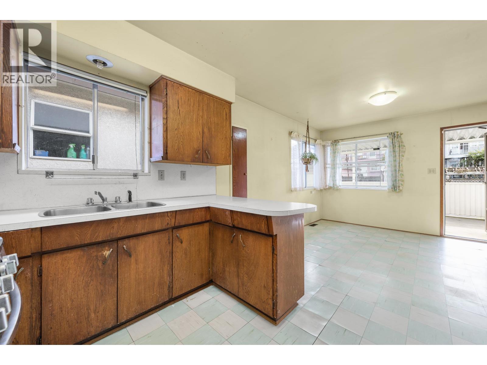 3220 East 19th Avenue Property Photo 32