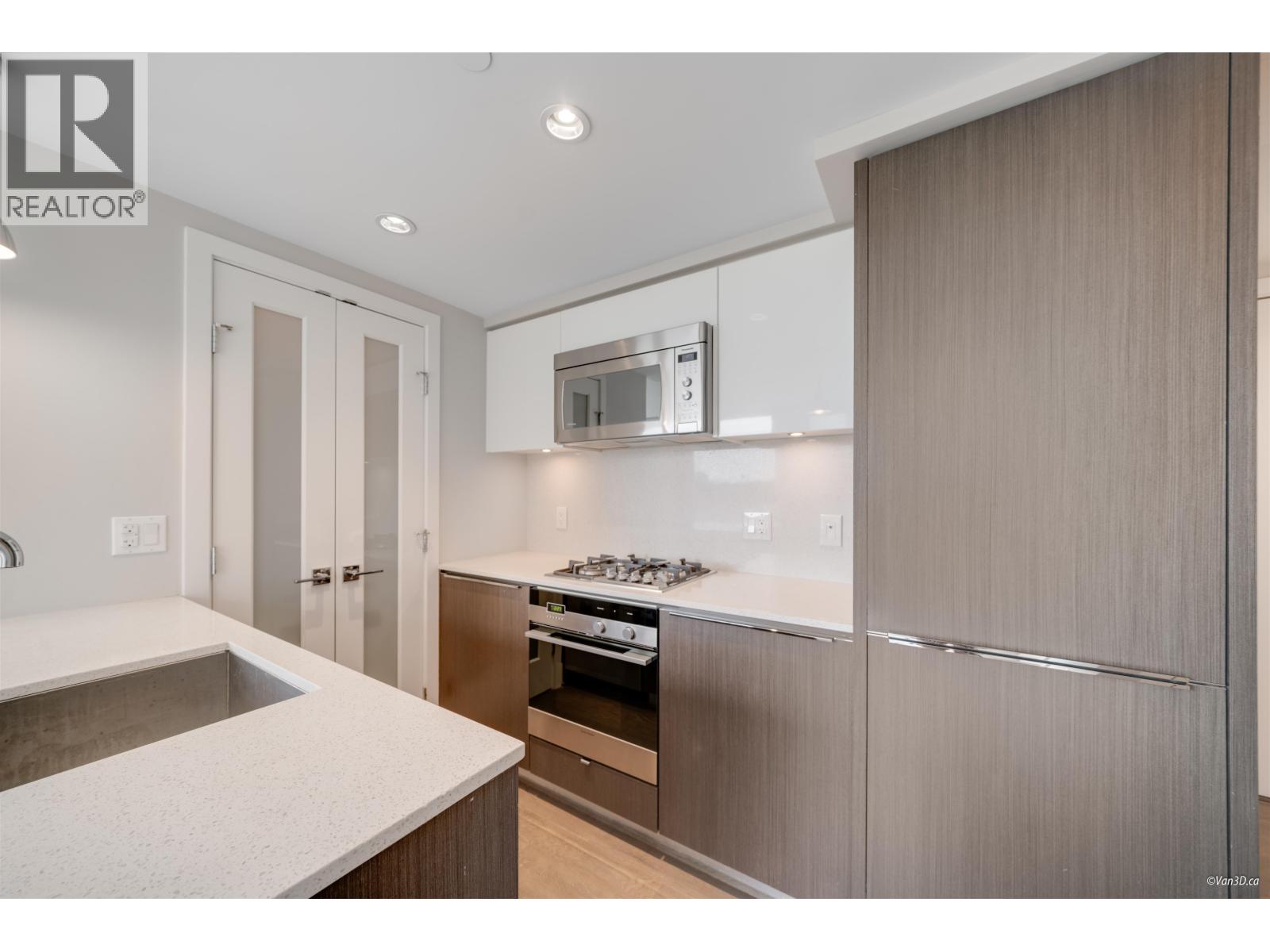 538 West 7th Avenue #801 Property Photo 6