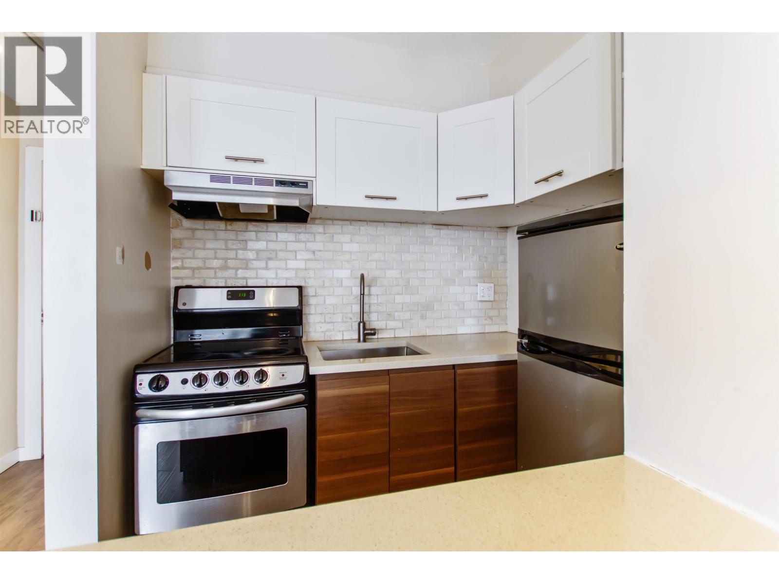 308 1250 Burnaby Street Property Photo 3