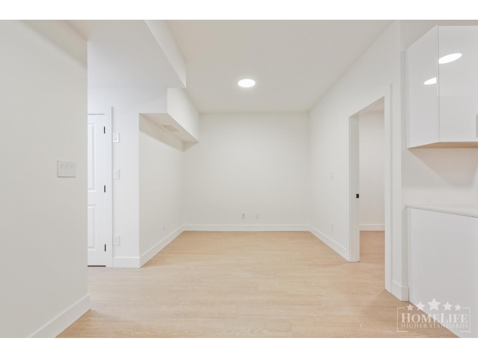 16674 16 #basement Property Photo 6