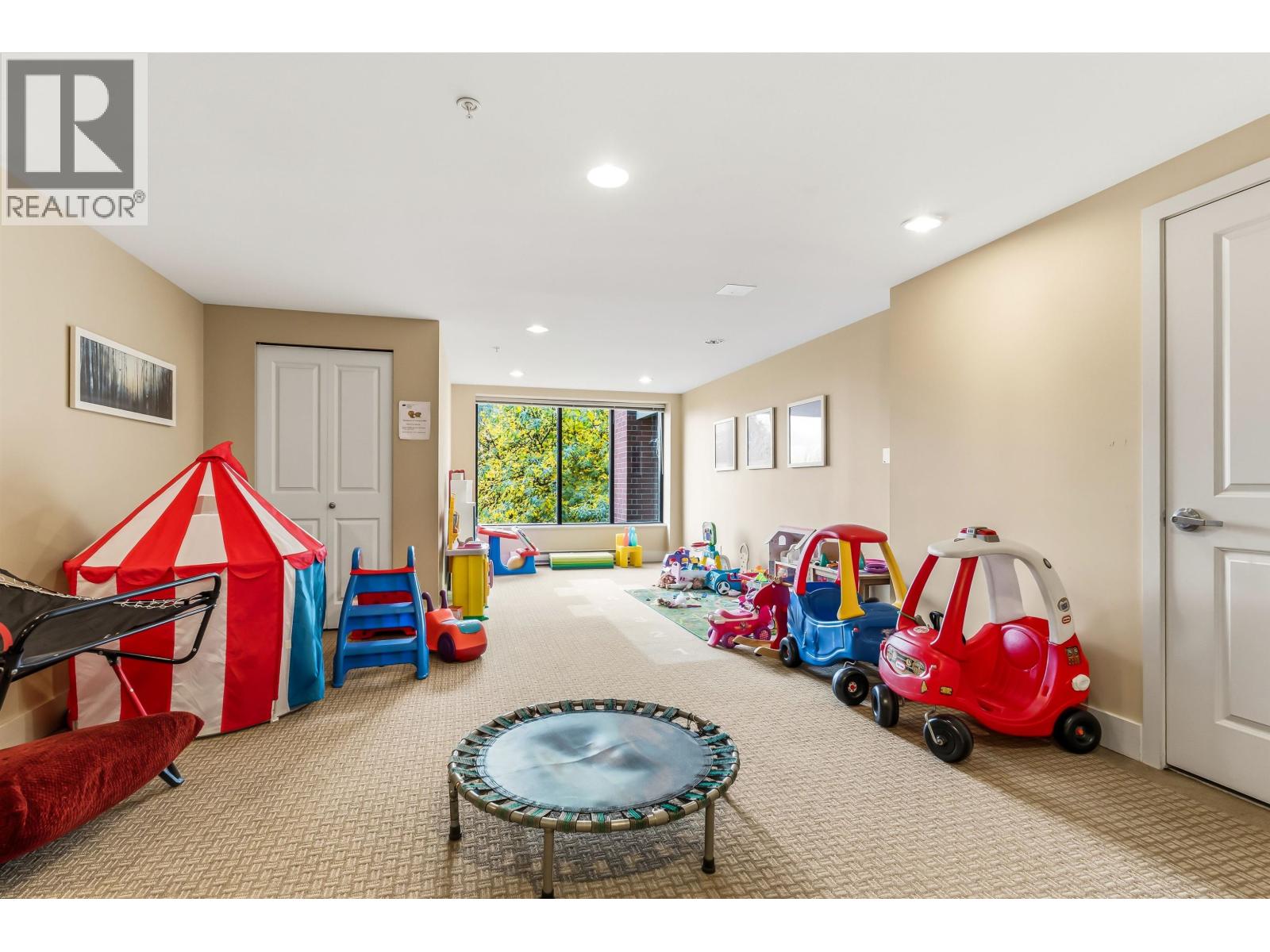 15 East Royal Avenue #1701 Property Photo 18