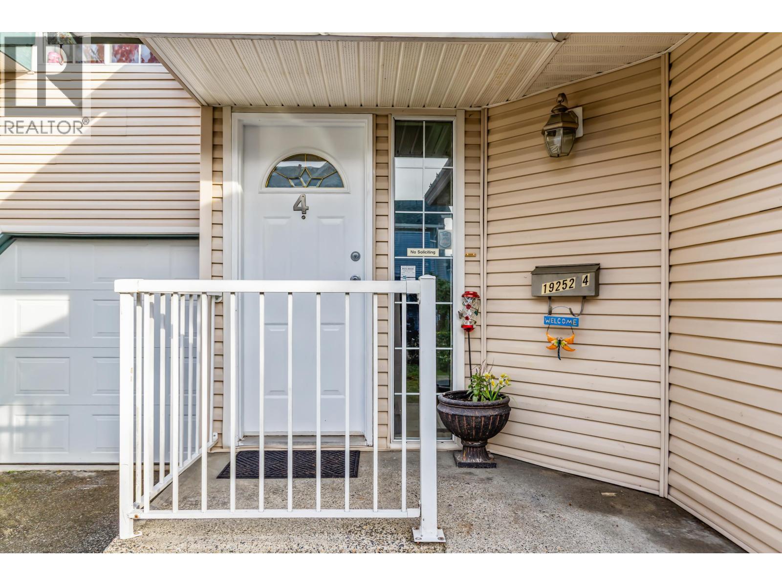 19252 119 Avenue #4 Property Photo 2