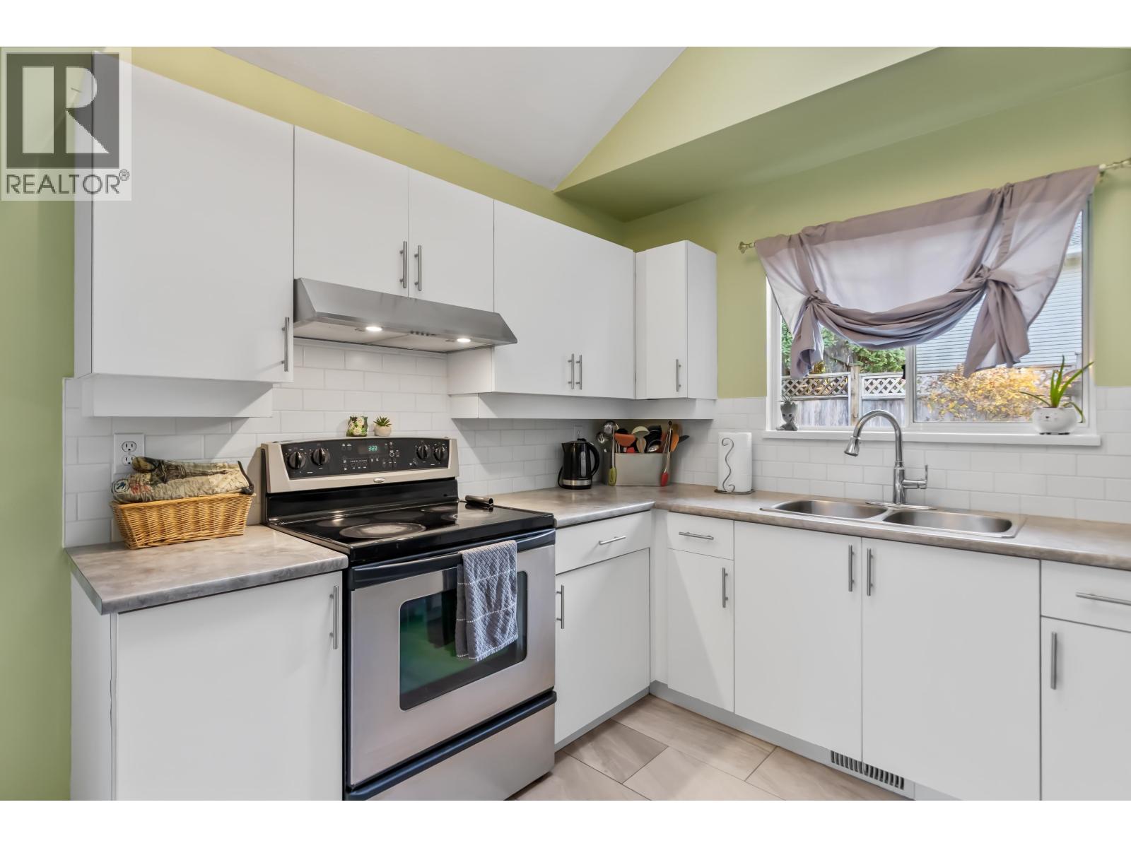 19252 119 Avenue #4 Property Photo 9