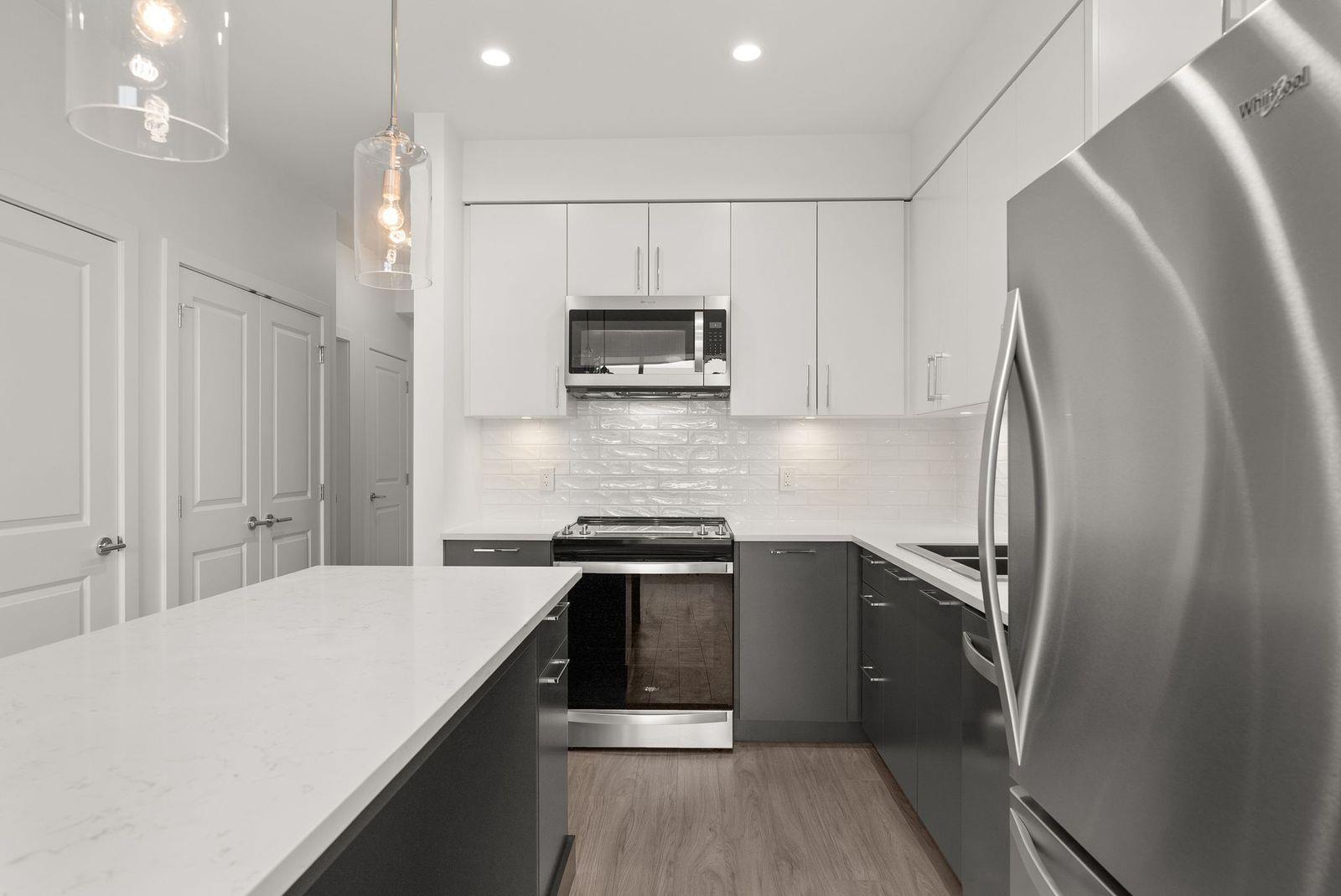 20834 80 #a609 Property Photo 9