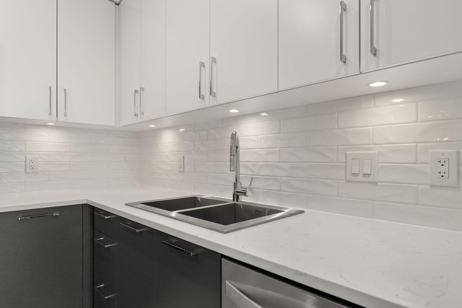 20834 80 #a609 Property Photo 10