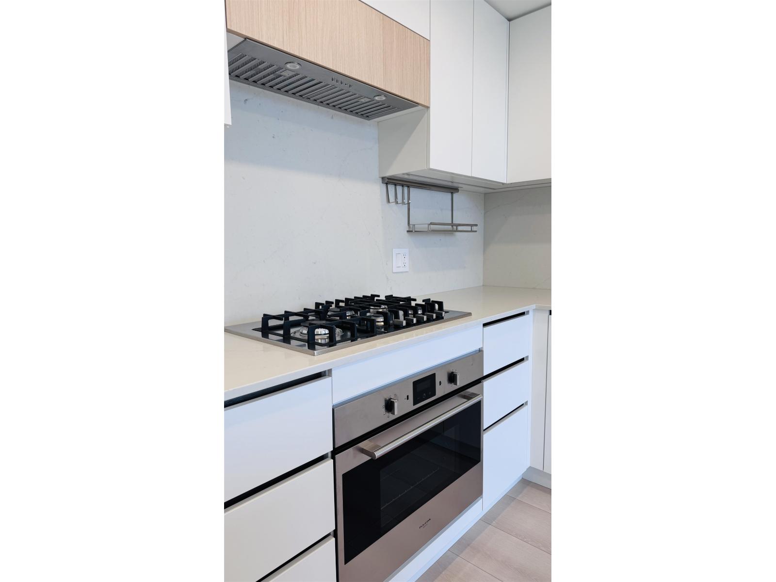 13573 98a #408 Property Photo 5