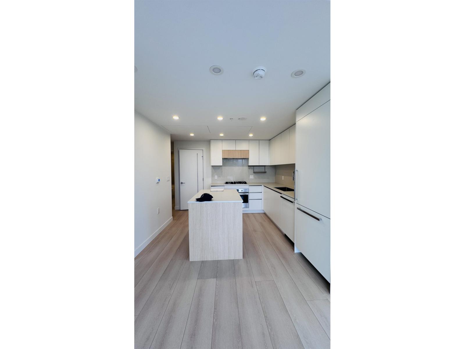 13573 98a #408 Property Photo 6