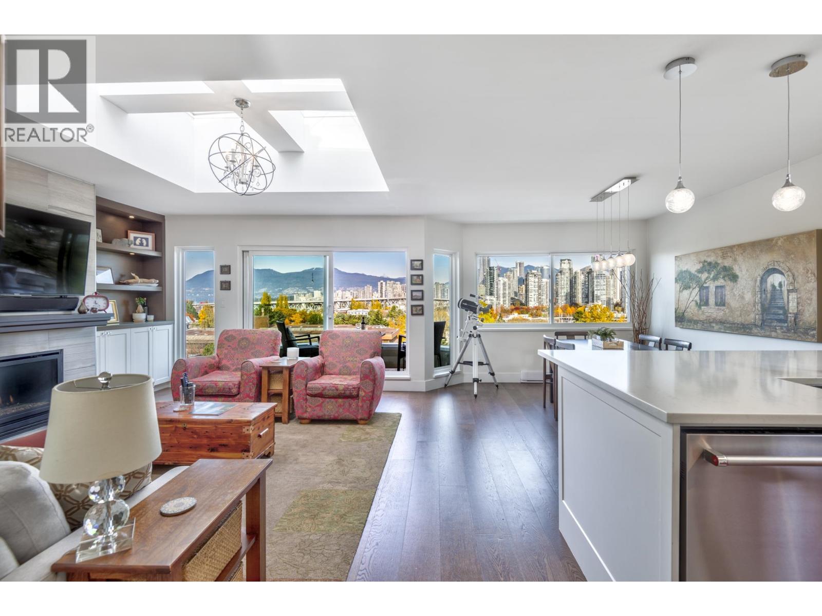 1251 West 7th Avenue Property Photo 1