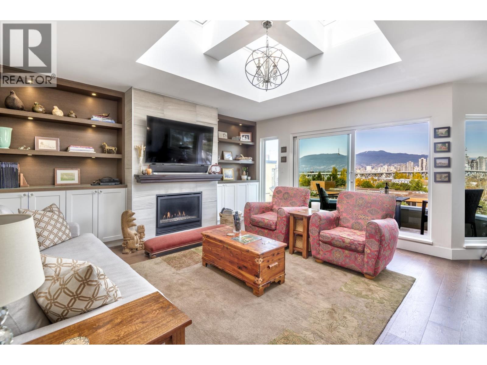 1251 West 7th Avenue Property Photo 3