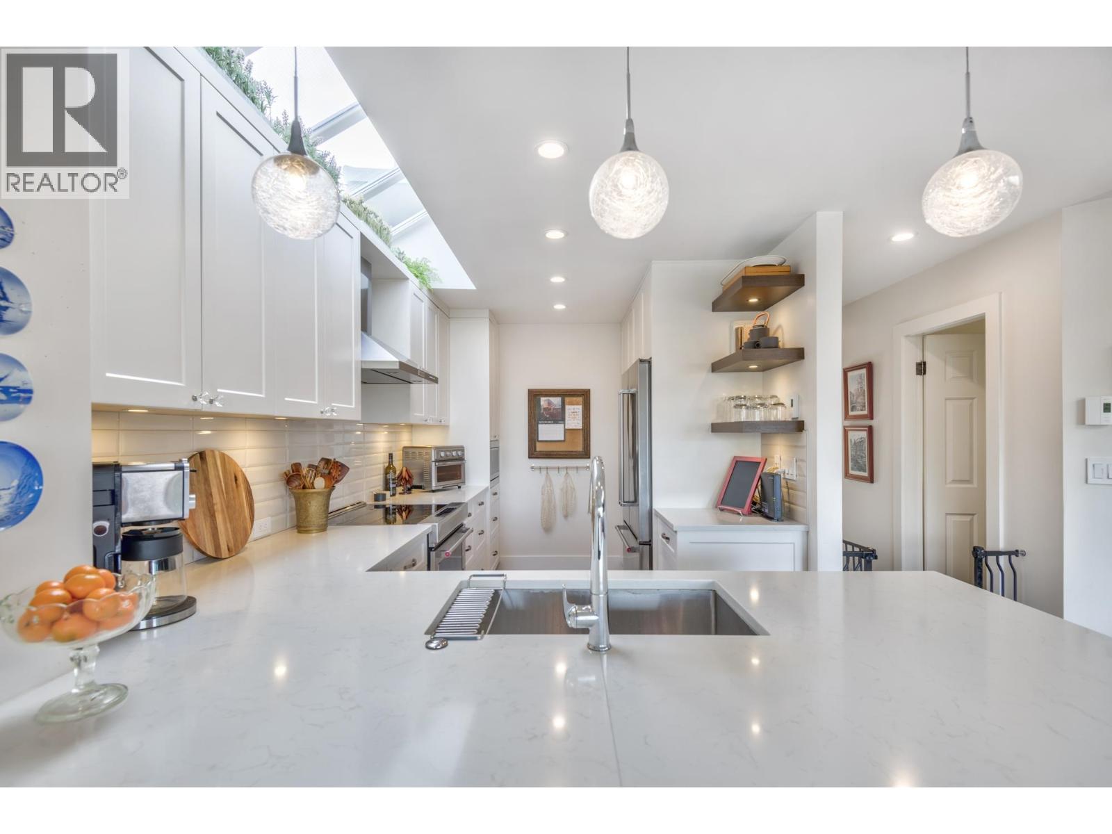 1251 West 7th Avenue Property Photo 12