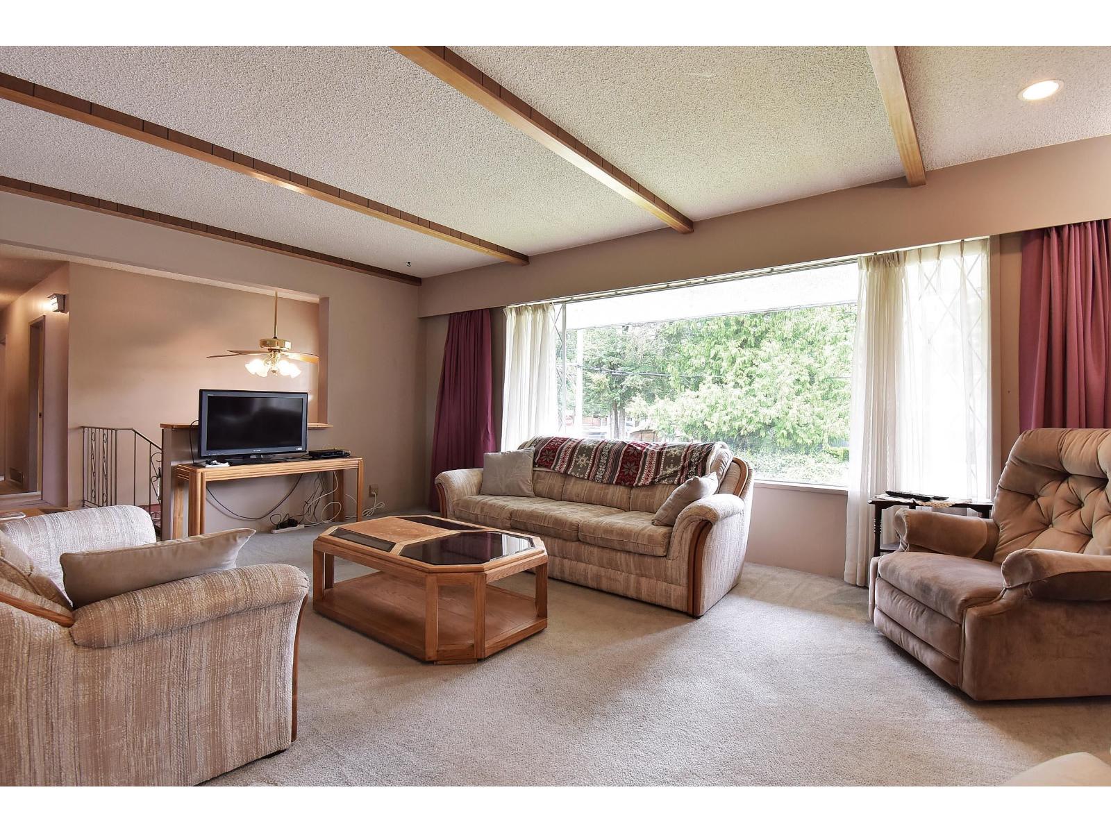 1589 Lancaster Property Photo 4