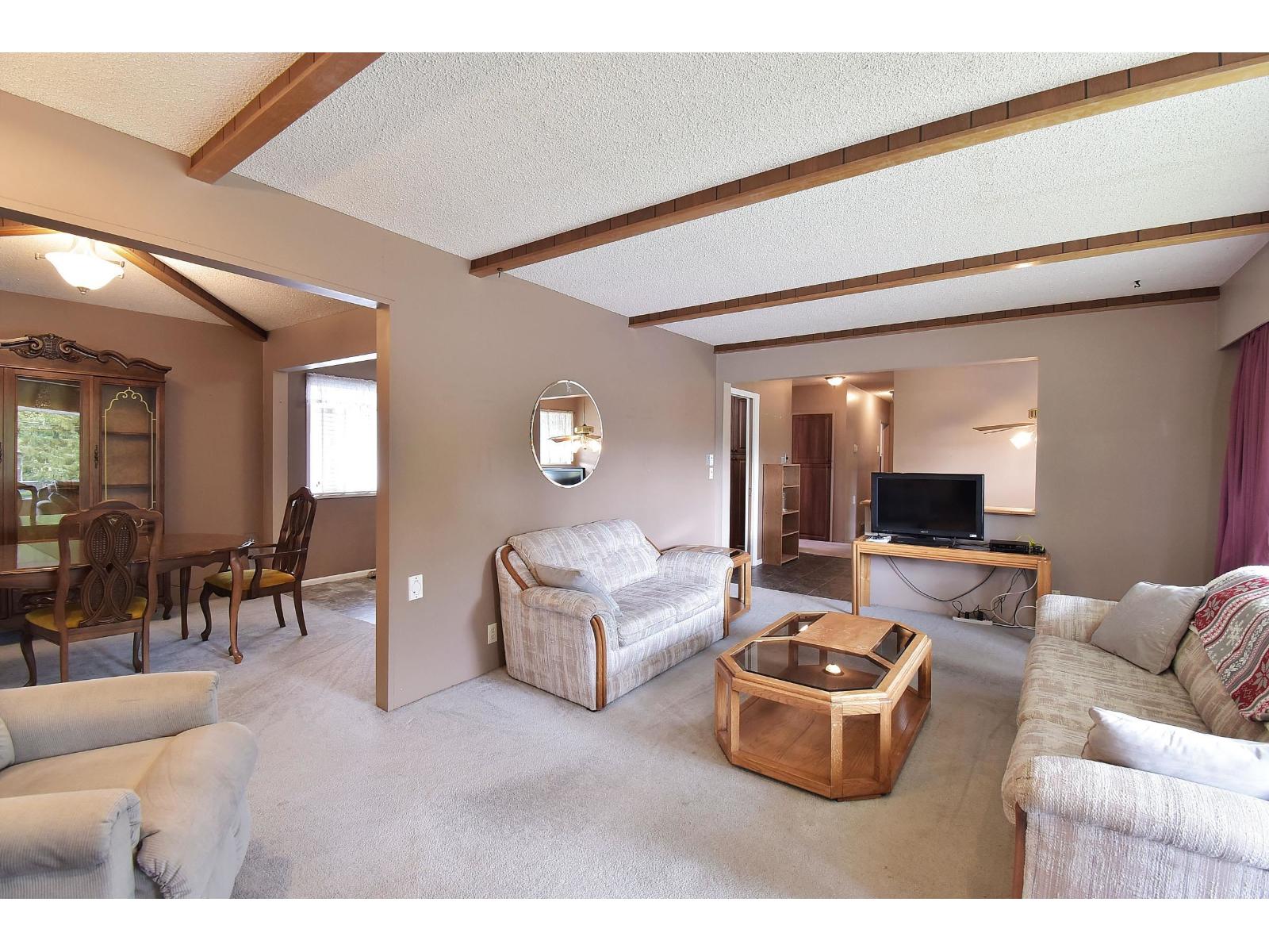 1589 Lancaster Property Photo 6