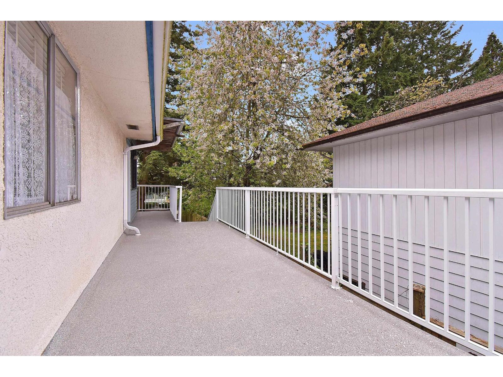 1589 Lancaster Property Photo 14