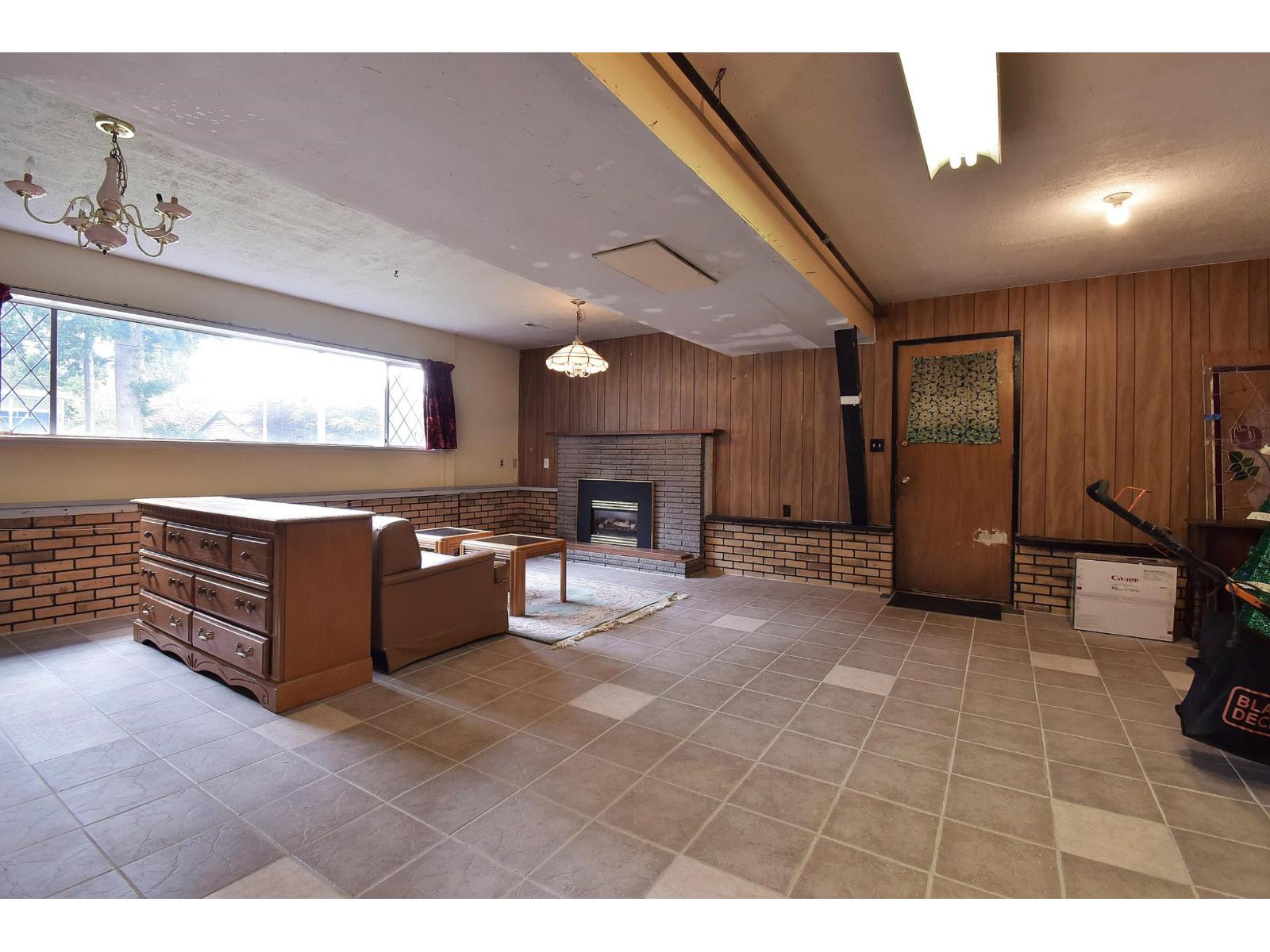 1589 Lancaster Property Photo 27