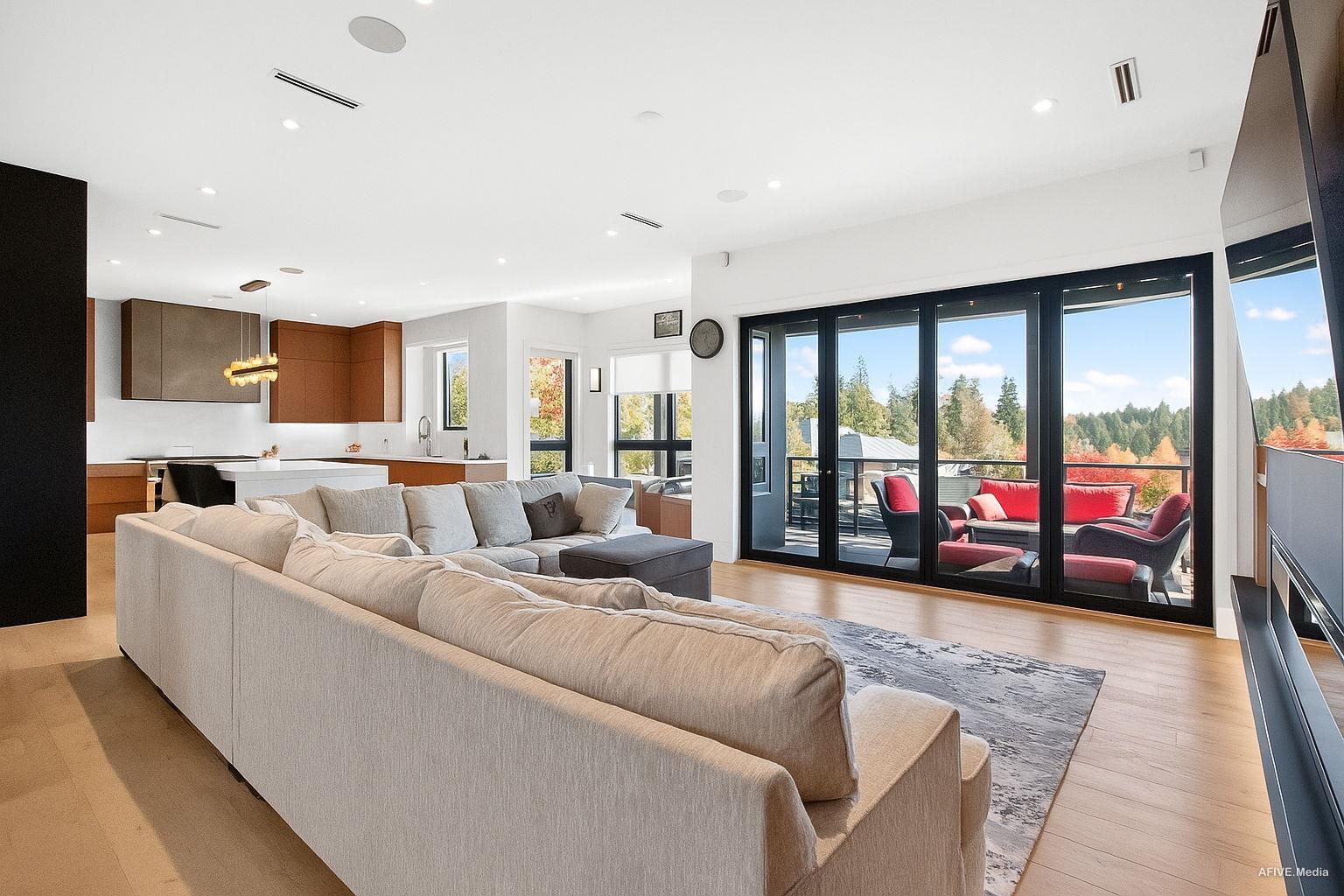 9376 164 Property Photo 10