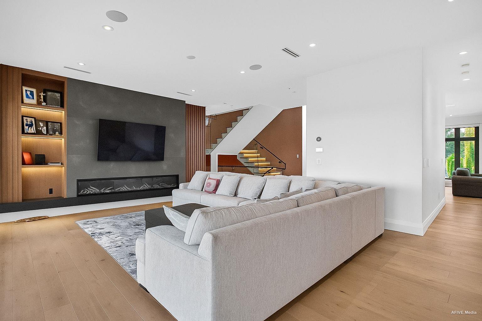 9376 164 Property Photo 11