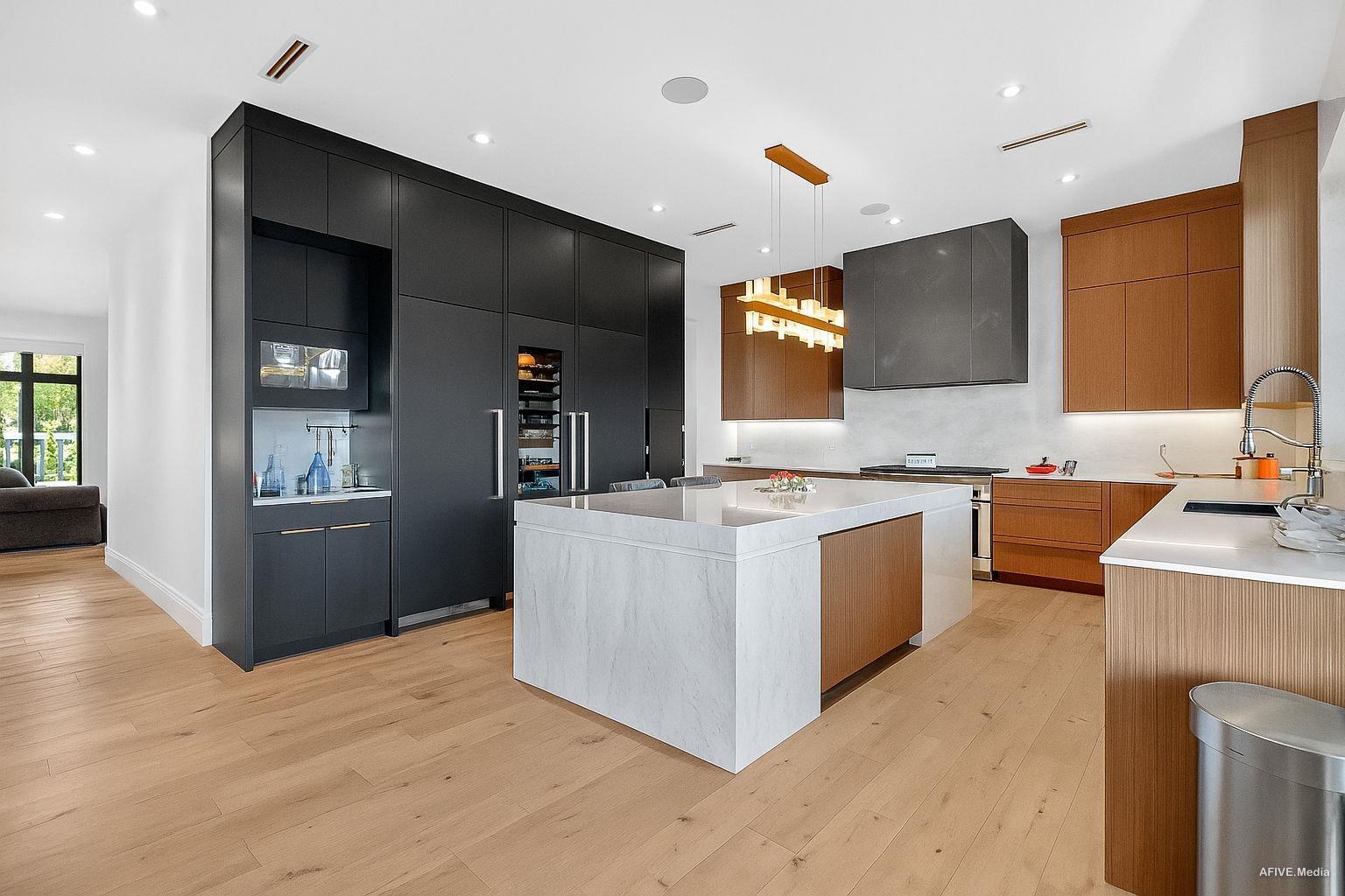 9376 164 Property Photo 12