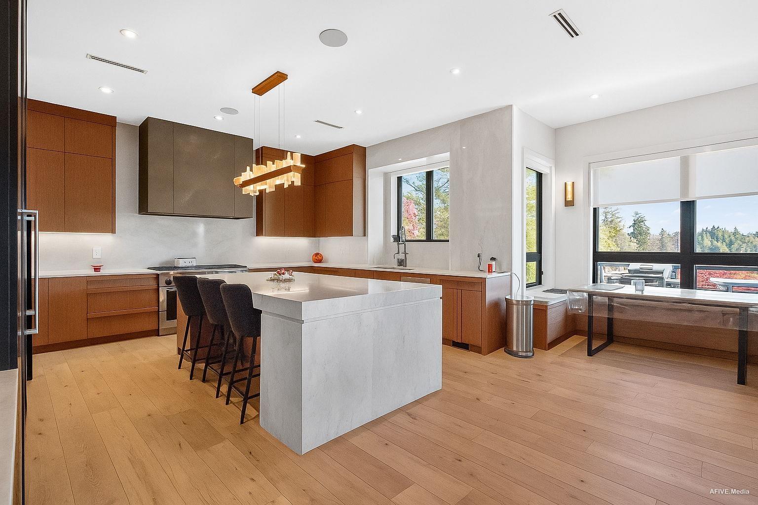 9376 164 Property Photo 13