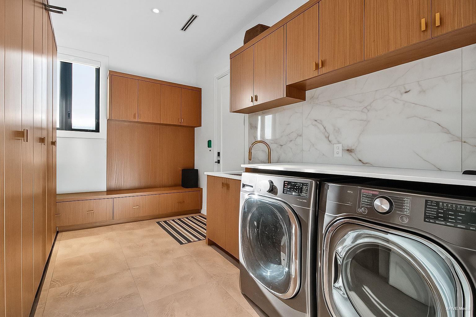 9376 164 Property Photo 18