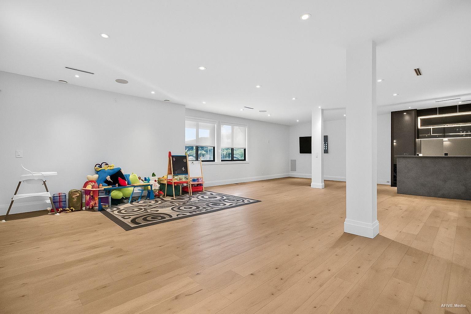 9376 164 Property Photo 32