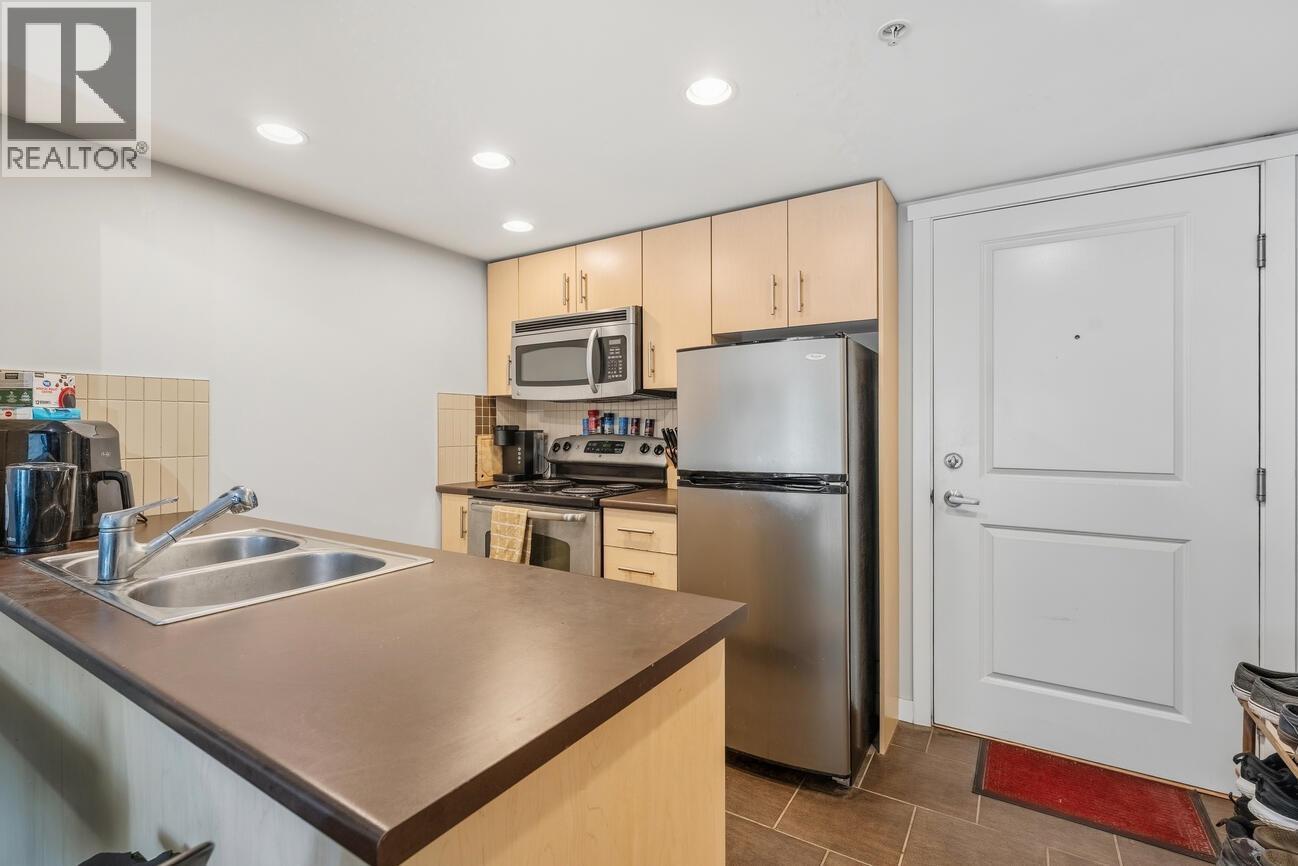 200 Keary Street #810 Property Photo 4