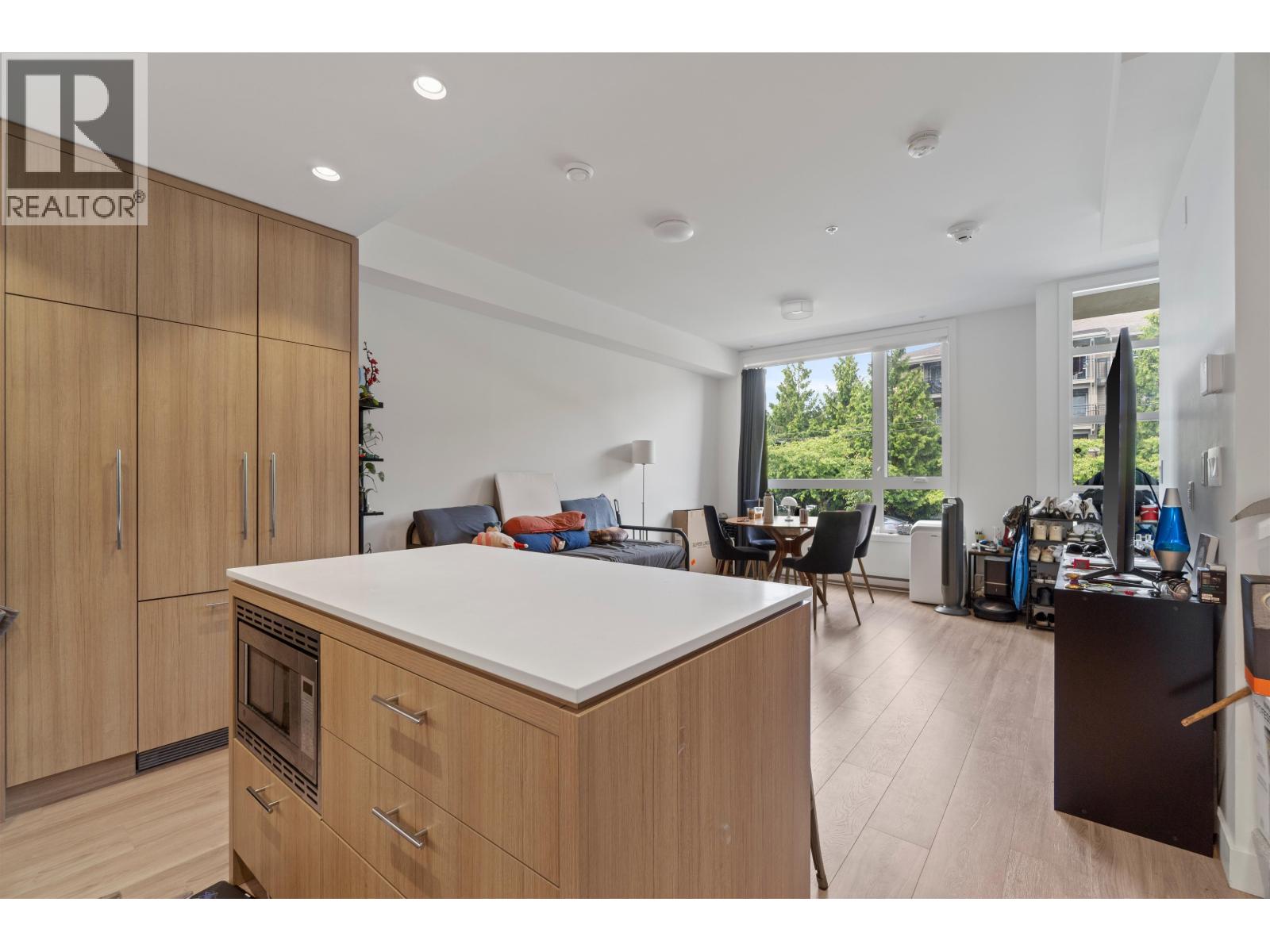 114 6085 Irmin Street Property Photo 3