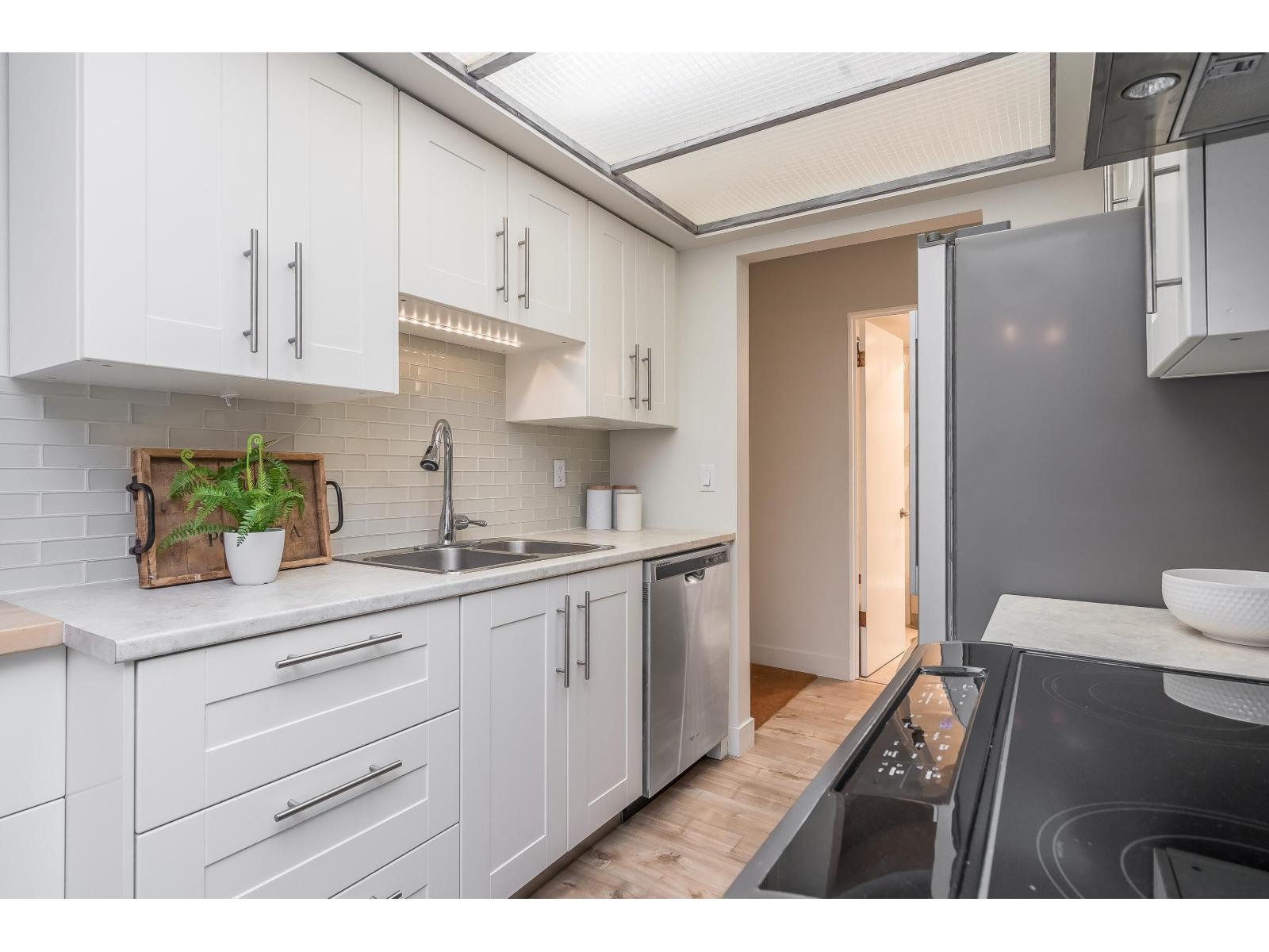 1360 Martin #303 Property Photo 1