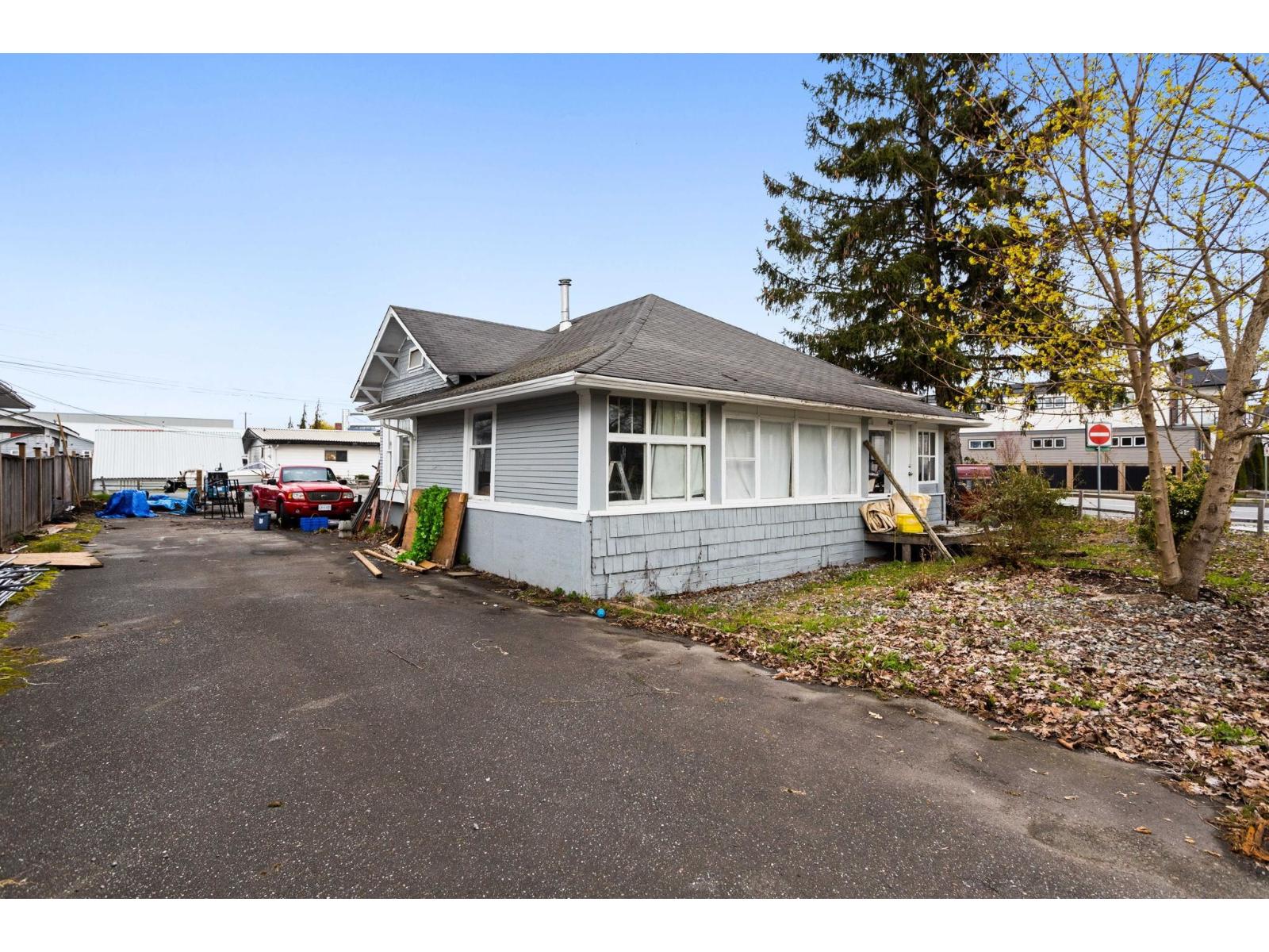 34595 2 Avenue Property Photo 3