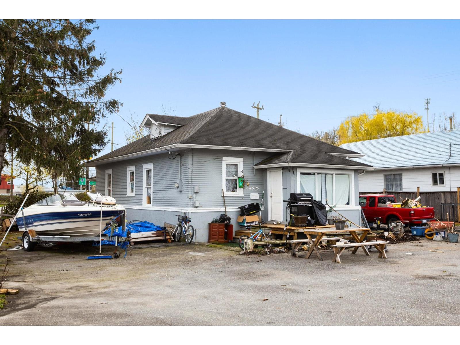 34595 2 Avenue Property Photo 5