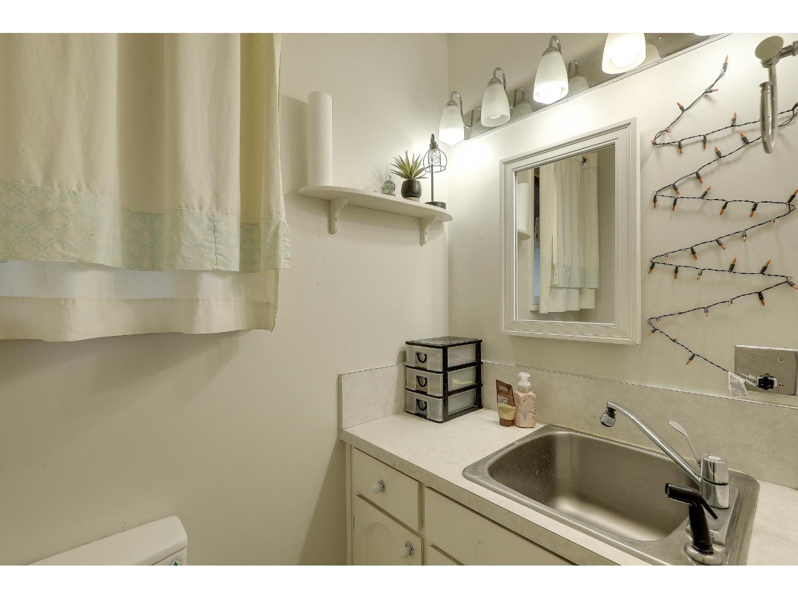 7913 192 Street Property Photo 20