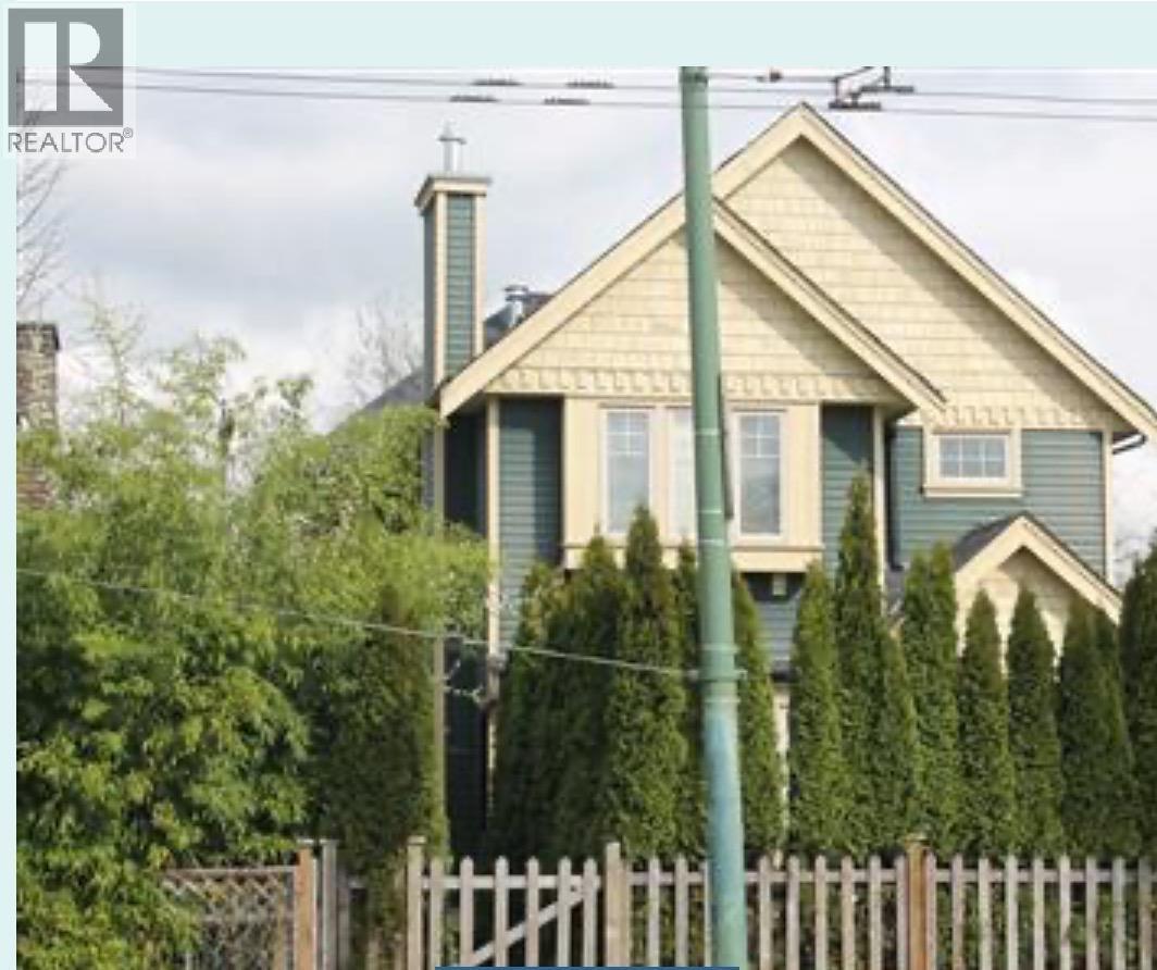 1943 E BROADWAY Property Photo 1