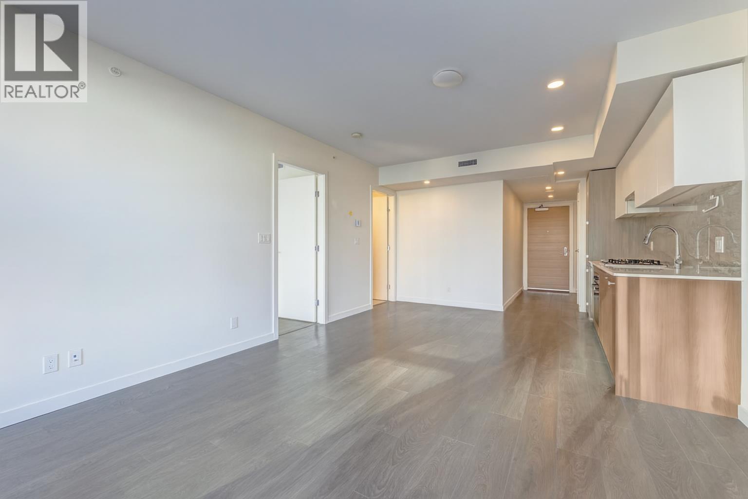709 6633 Buswell Street Property Photo 2