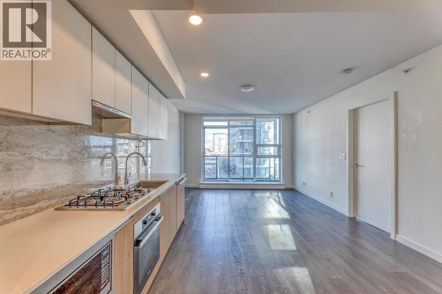 709 6633 Buswell Street Property Photo 3