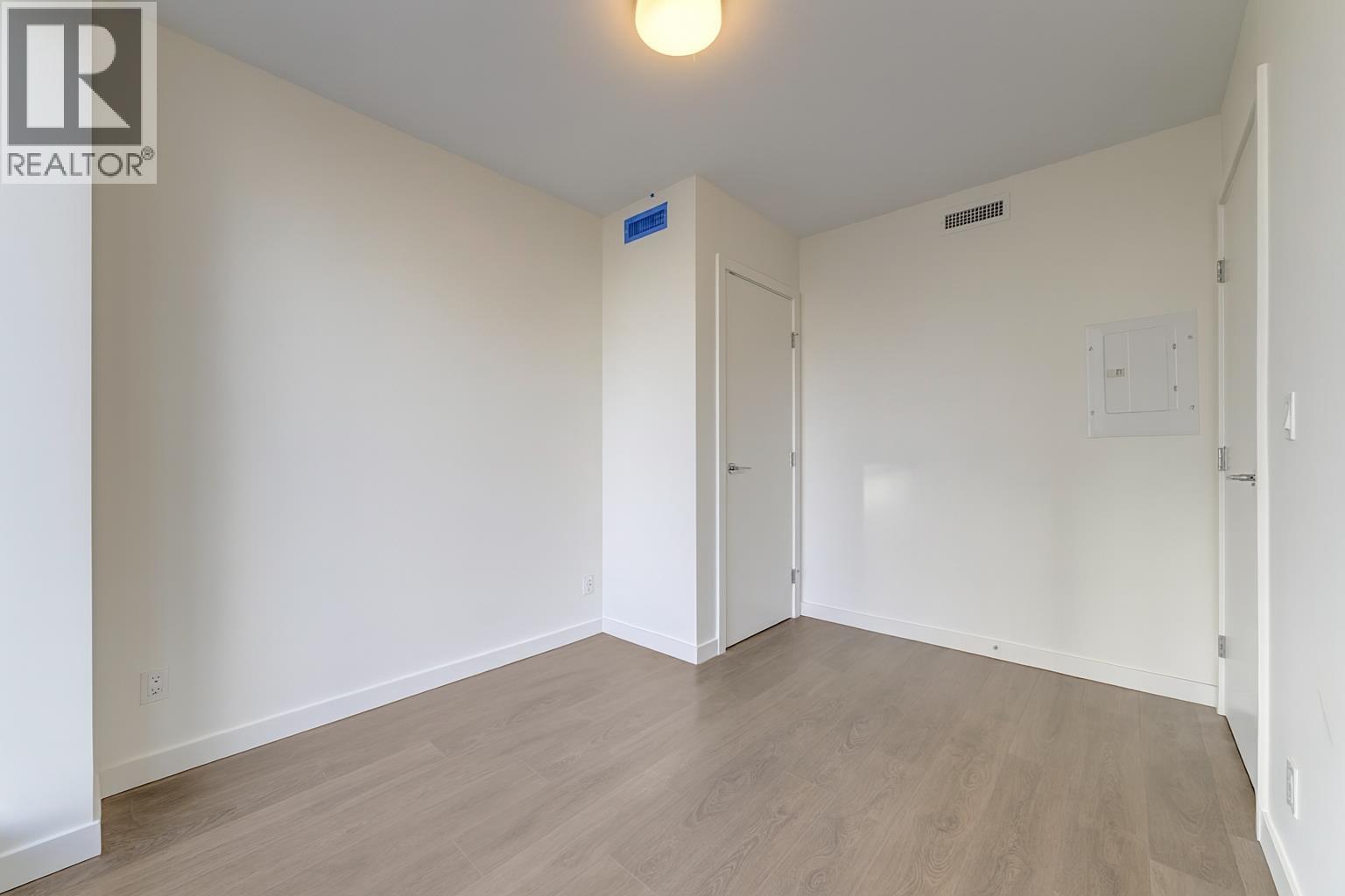 709 6633 Buswell Street Property Photo 4