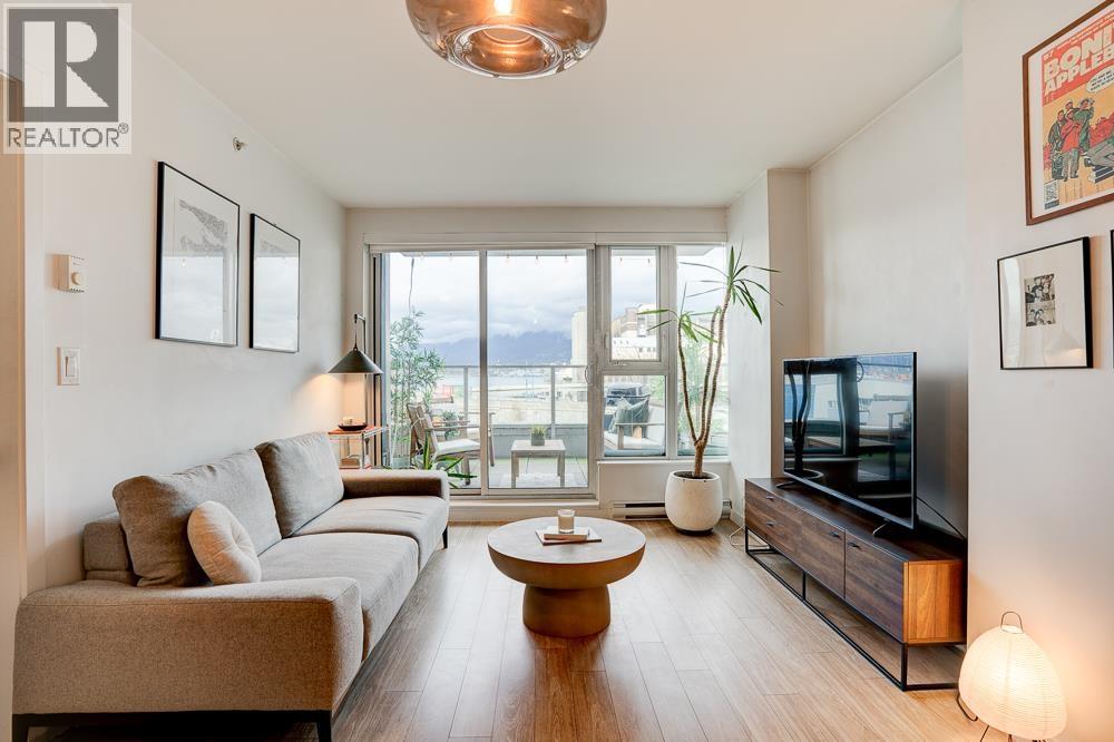 201 983 E HASTINGS STREET Property Photo 1