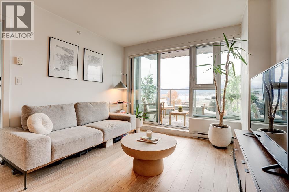 201 983 E Hastings Street Property Photo 3