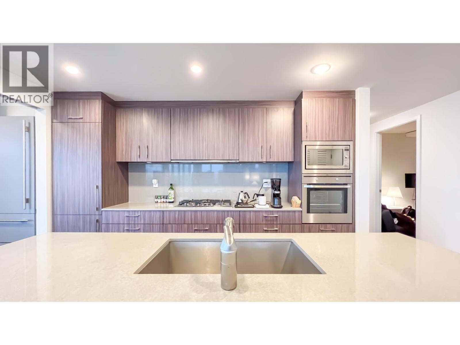 1801 2411 Heather Street Property Photo 14