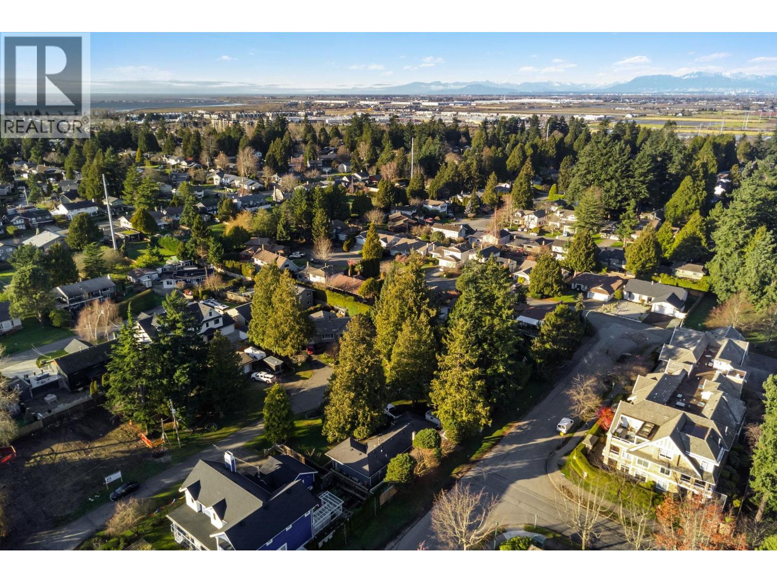 5454 13a Avenue Property Photo 4